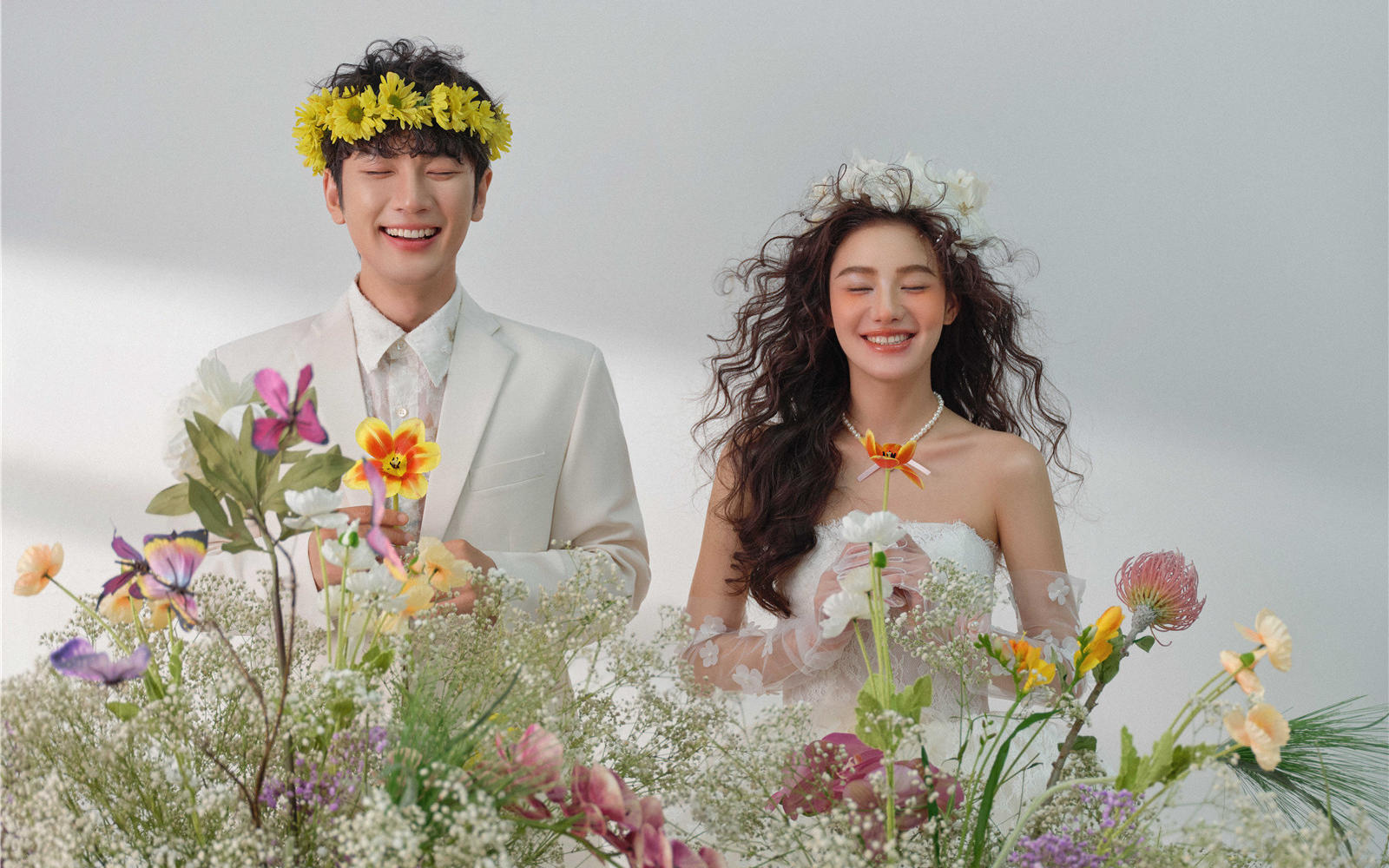 谁能拒绝满是鲜花的元气婚纱照💐