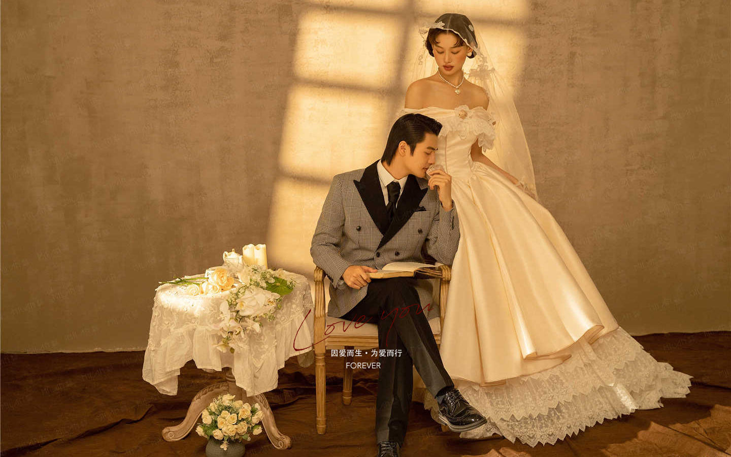 法式蕾絲婚紗的溫柔暴擊??發(fā)光發(fā)絲氛圍感封神