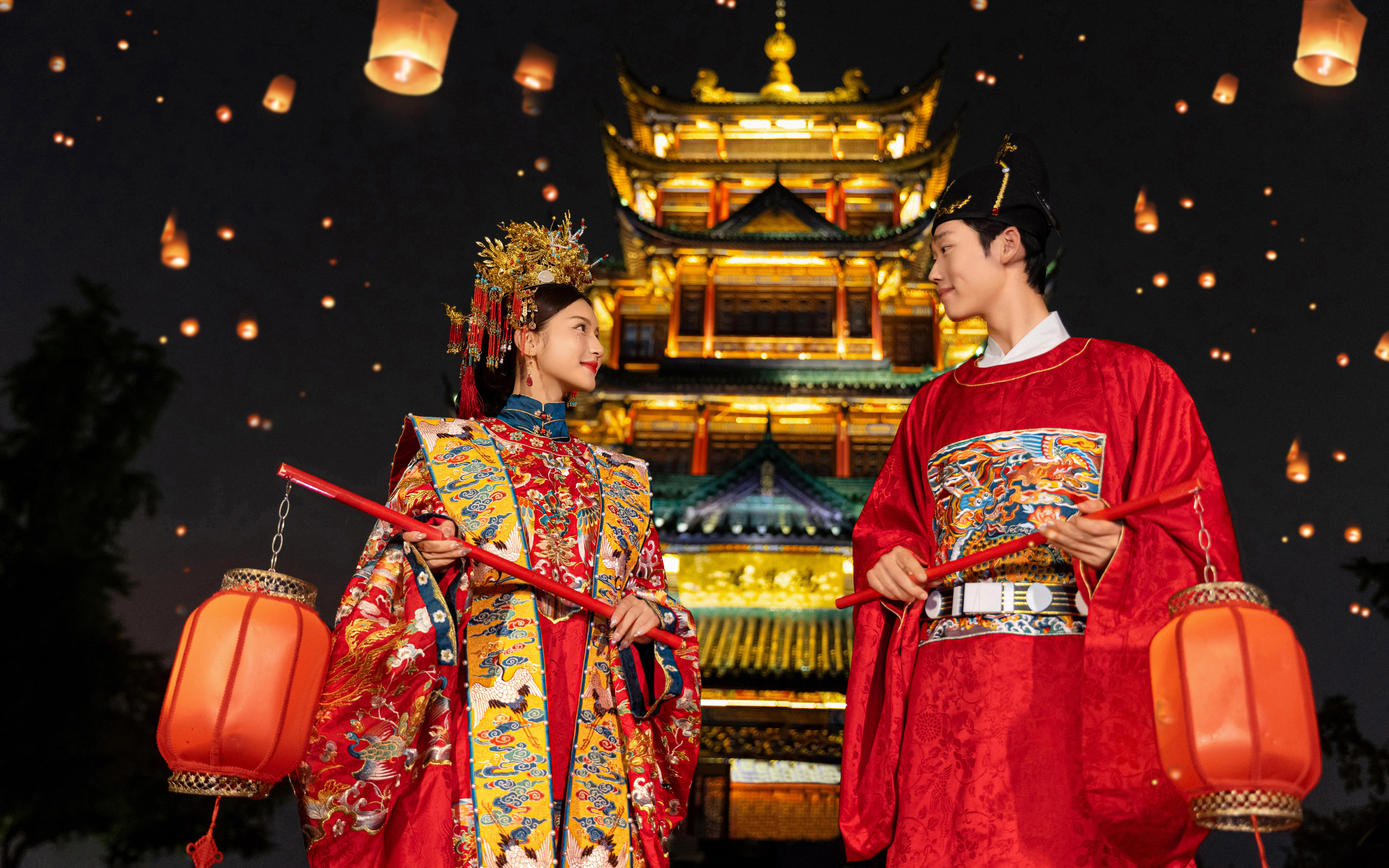 凤冠霞披🏮重庆鸿恩寺夜景婚纱照谁不爱！