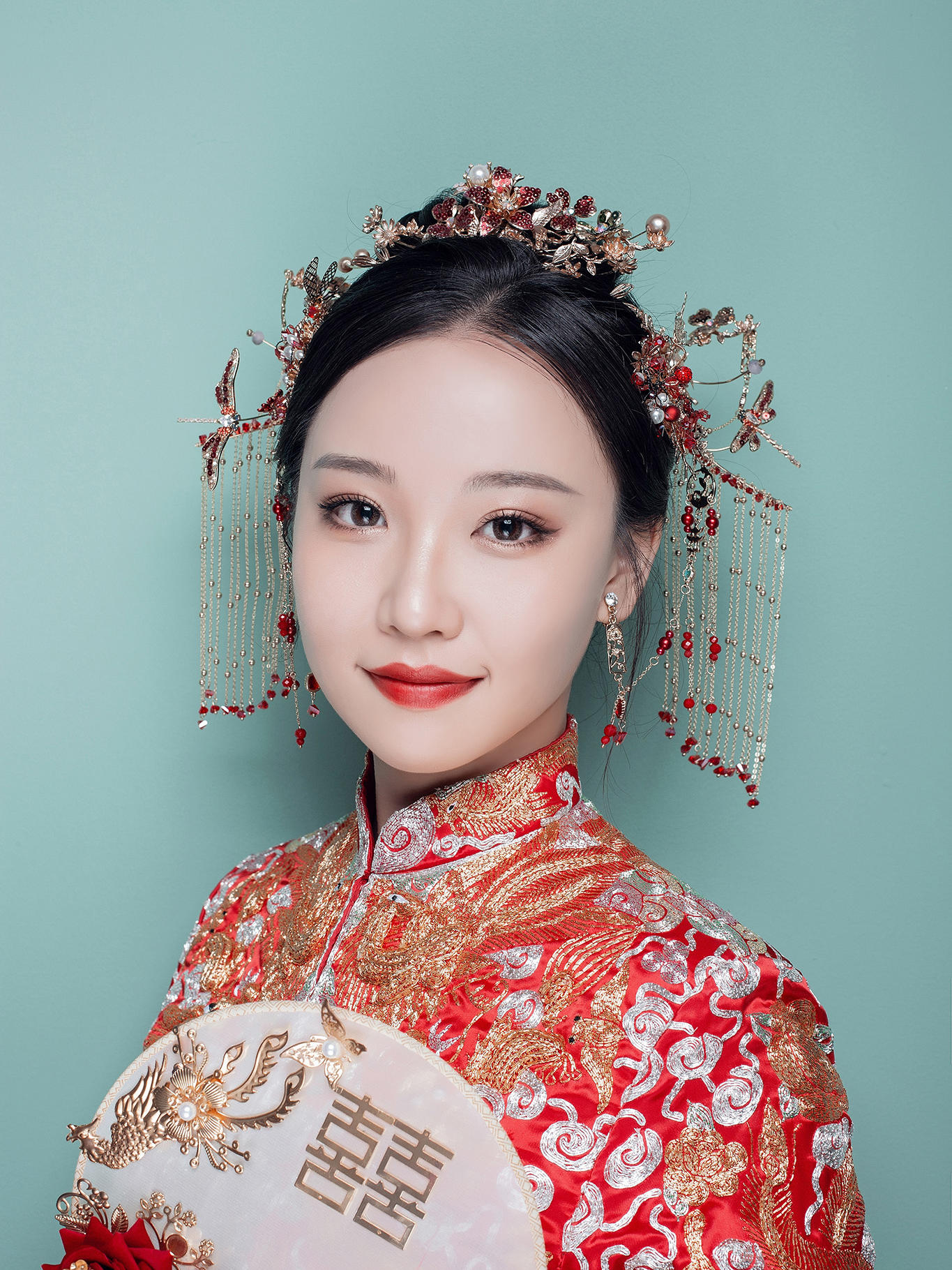 【欣薇婚纱】资深化妆师+量身定制3套造型