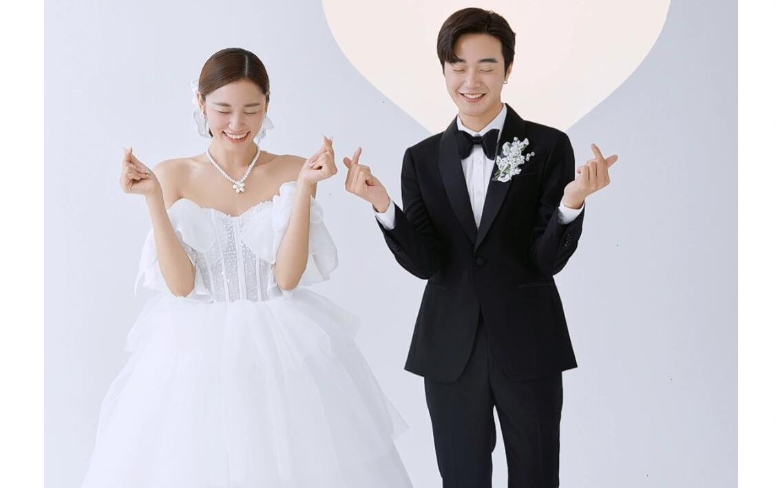 不喜歡跟風??拍了簡單高級的浪漫光影婚紗照 ??