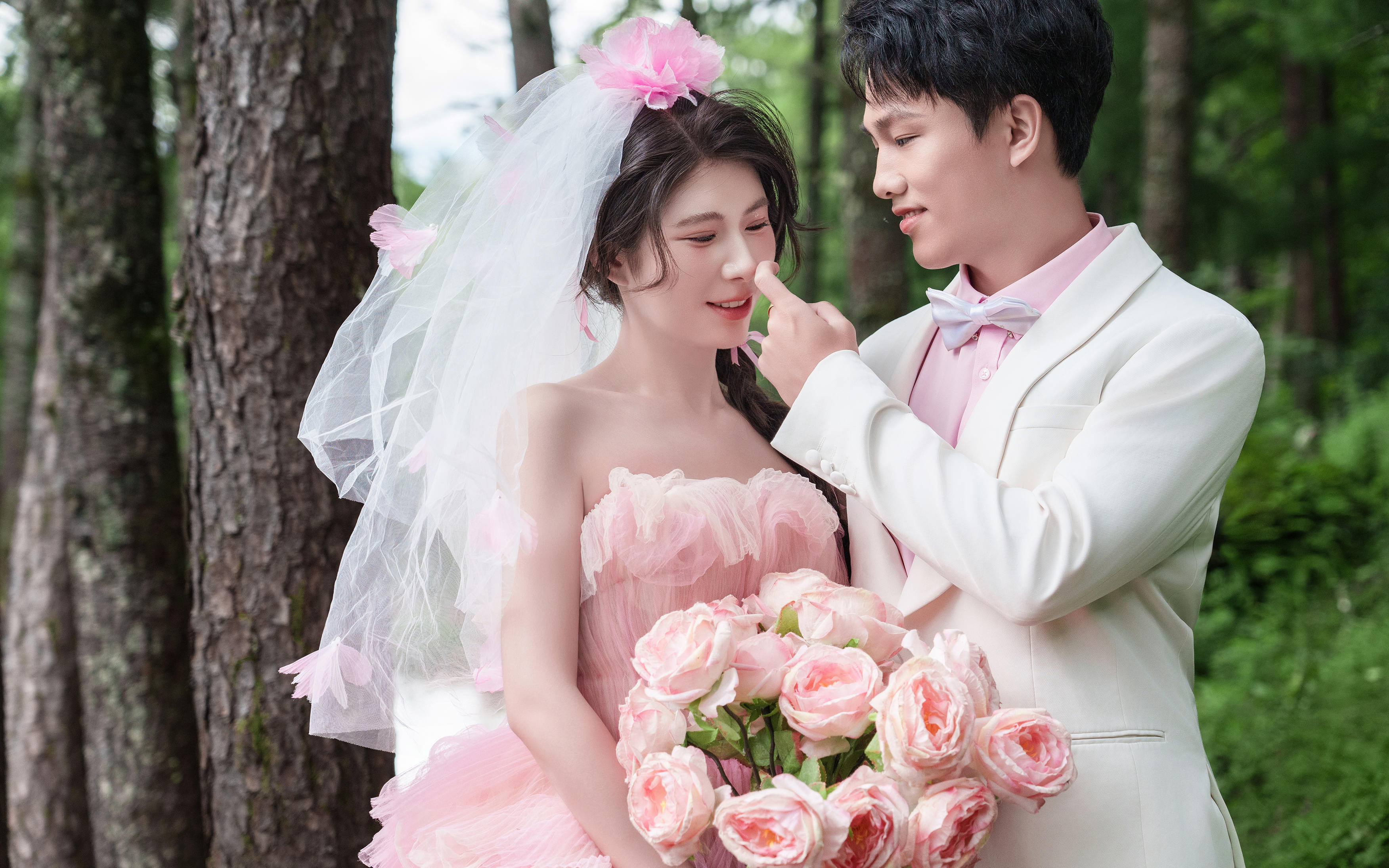 ?? 哎呀！兩片湖偷看了我們的婚禮！