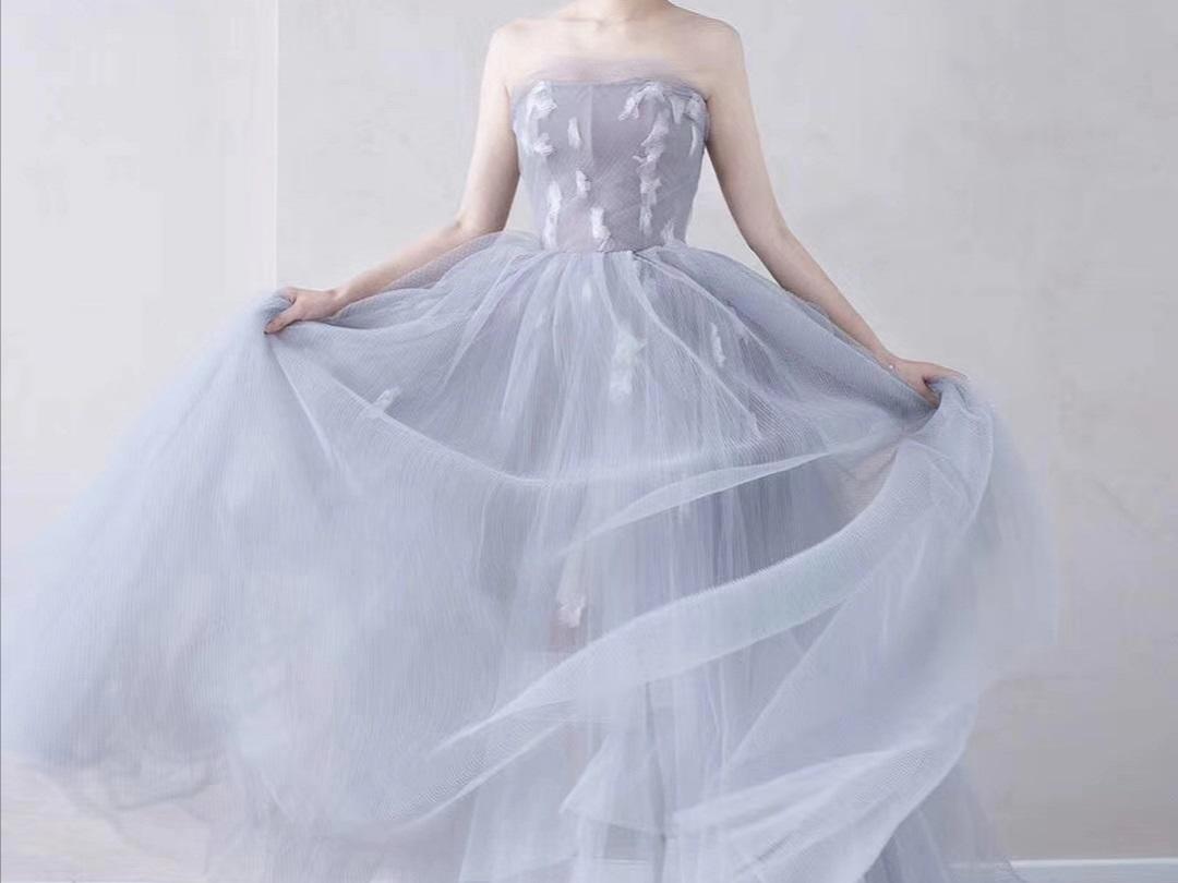 订婚礼服+化妆造型 套餐