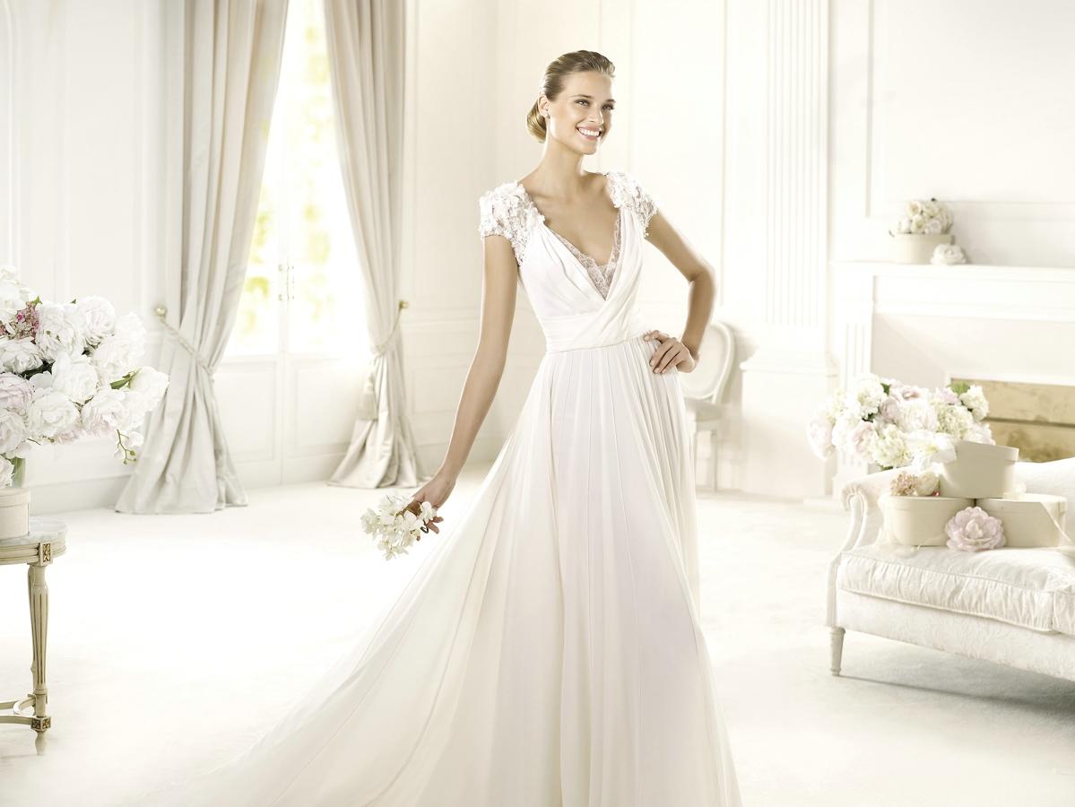 K女王高端明星爆款拖尾秀禾主纱三件套租赁套系