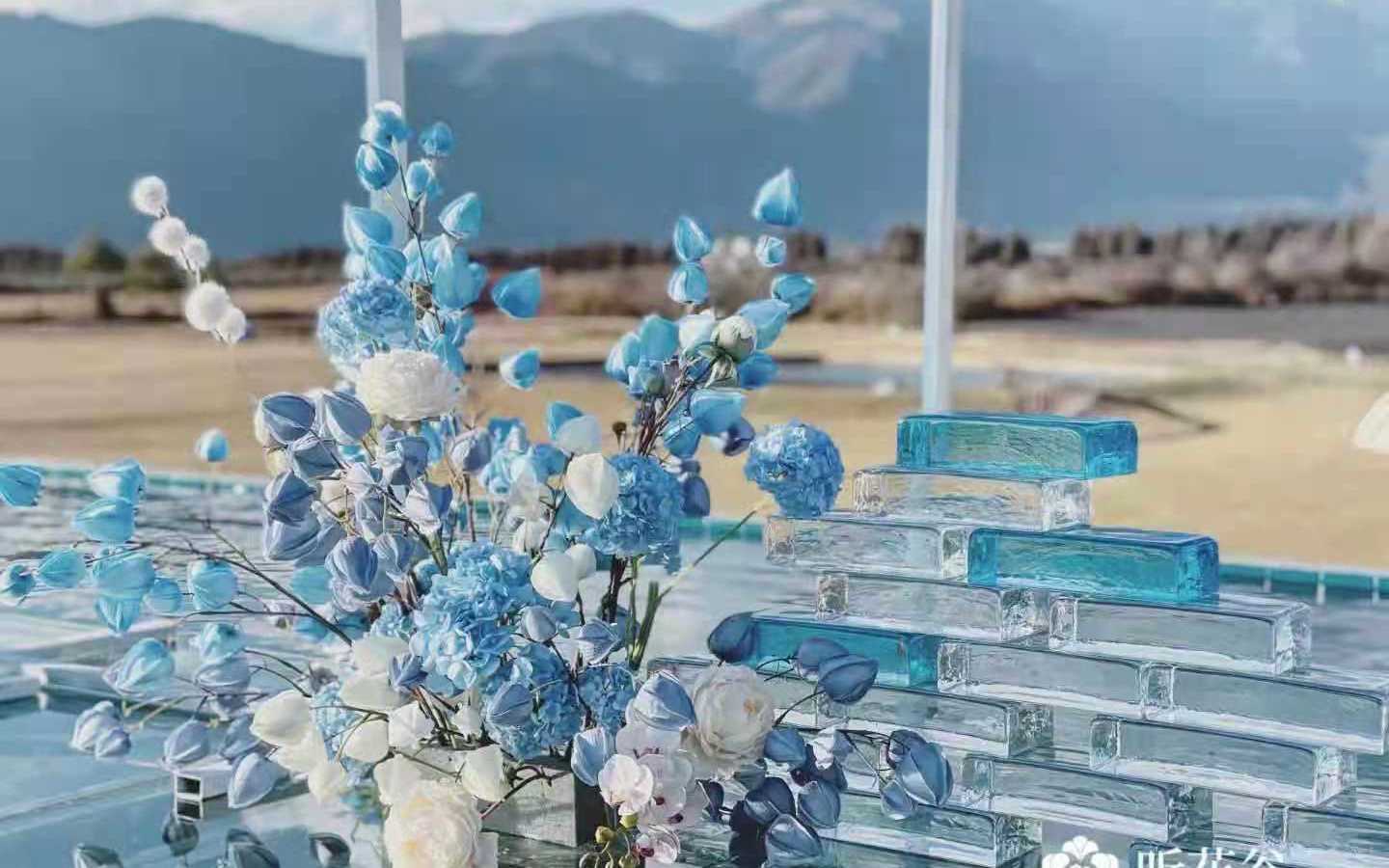 丘比婚礼听花谷—雪山露台婚礼