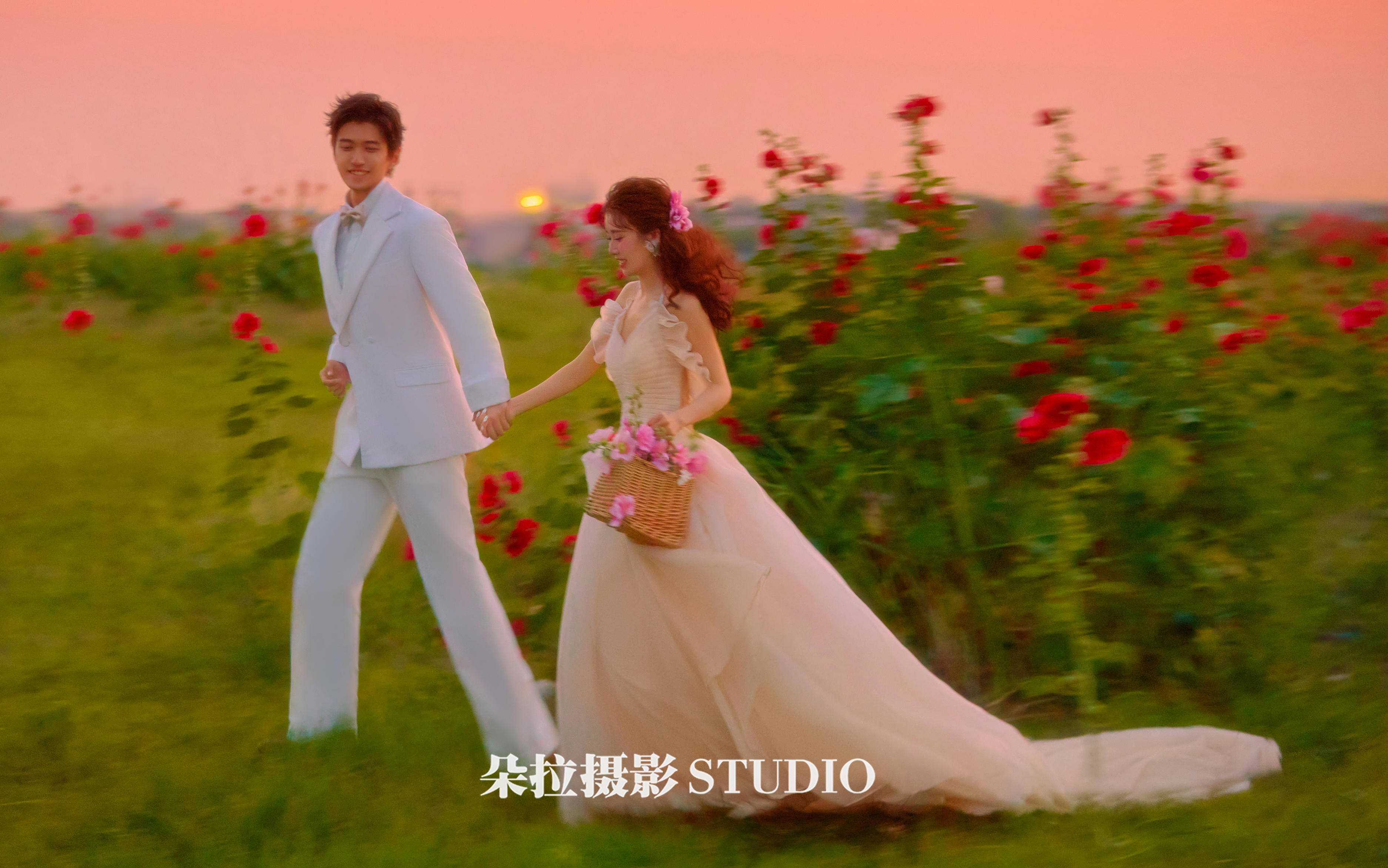 粉色夕阳婚纱照🌸被浪漫包围的氛围感