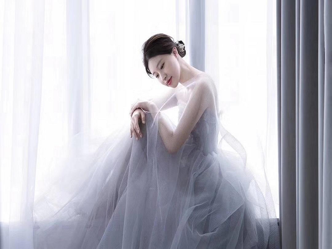 订婚礼服+化妆造型 套餐