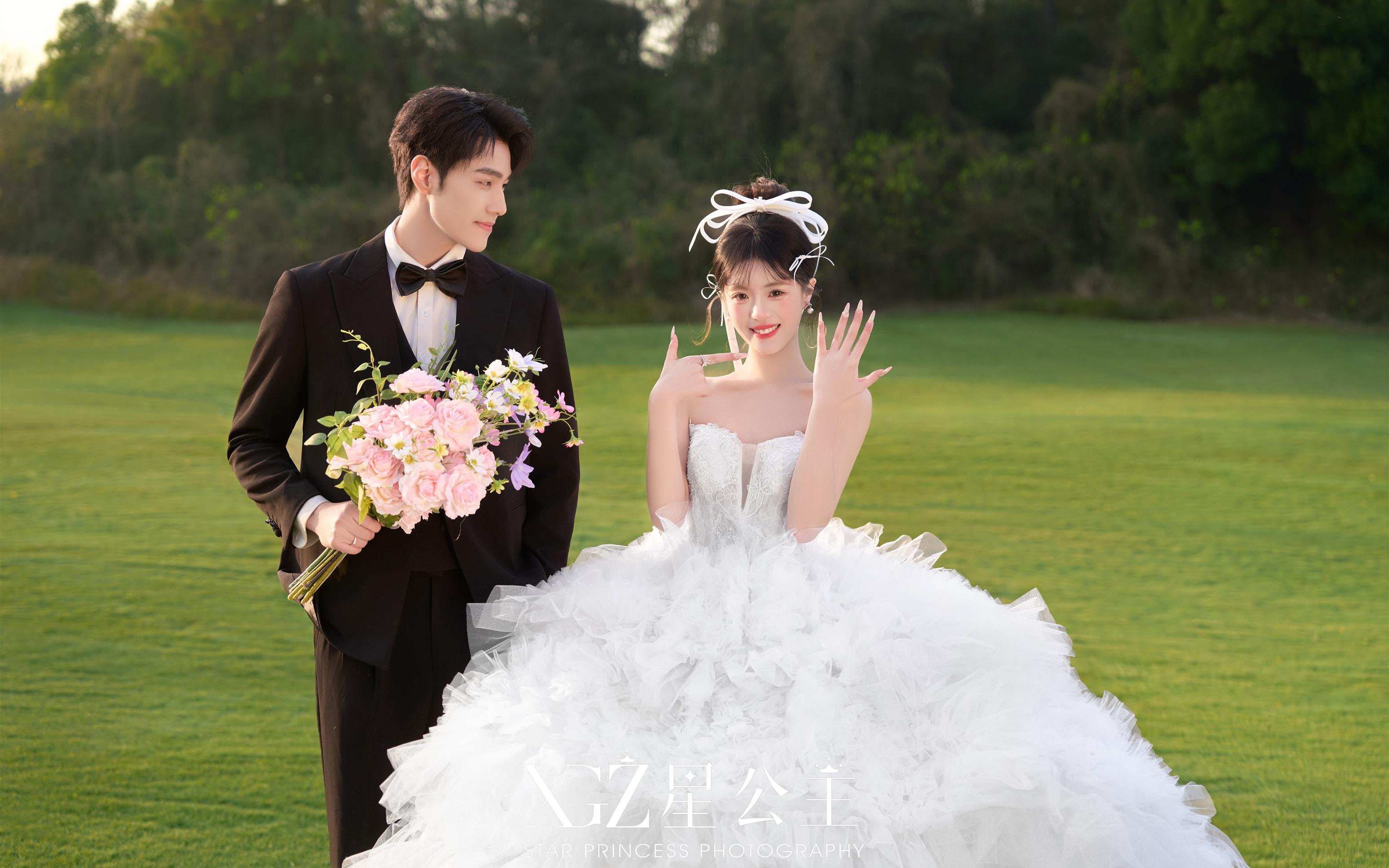 草坪上的“瘋”景線，誰(shuí)還不是個(gè)甜妹呢？??