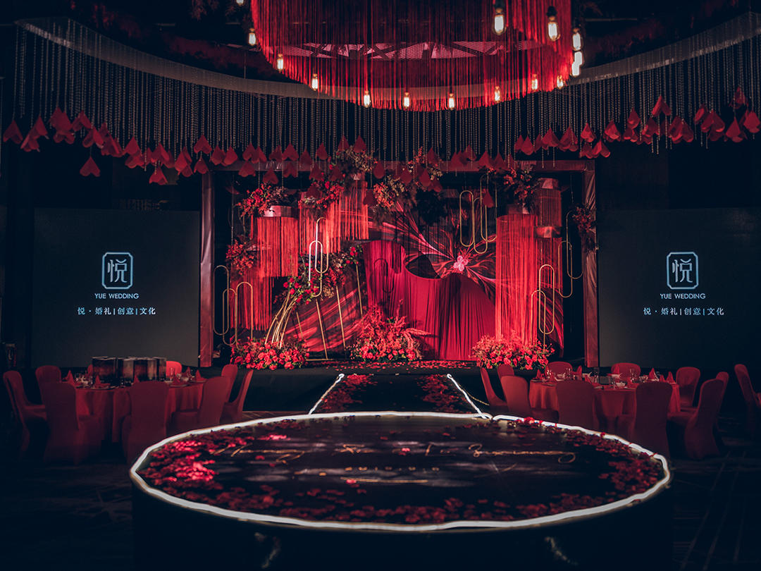 【冬季】奢华吊顶大气红色主题 订单送定制手捧花