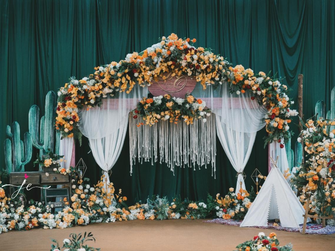 【姜爱婚礼】简约森系婚礼布置 把户外婚礼搬到室内