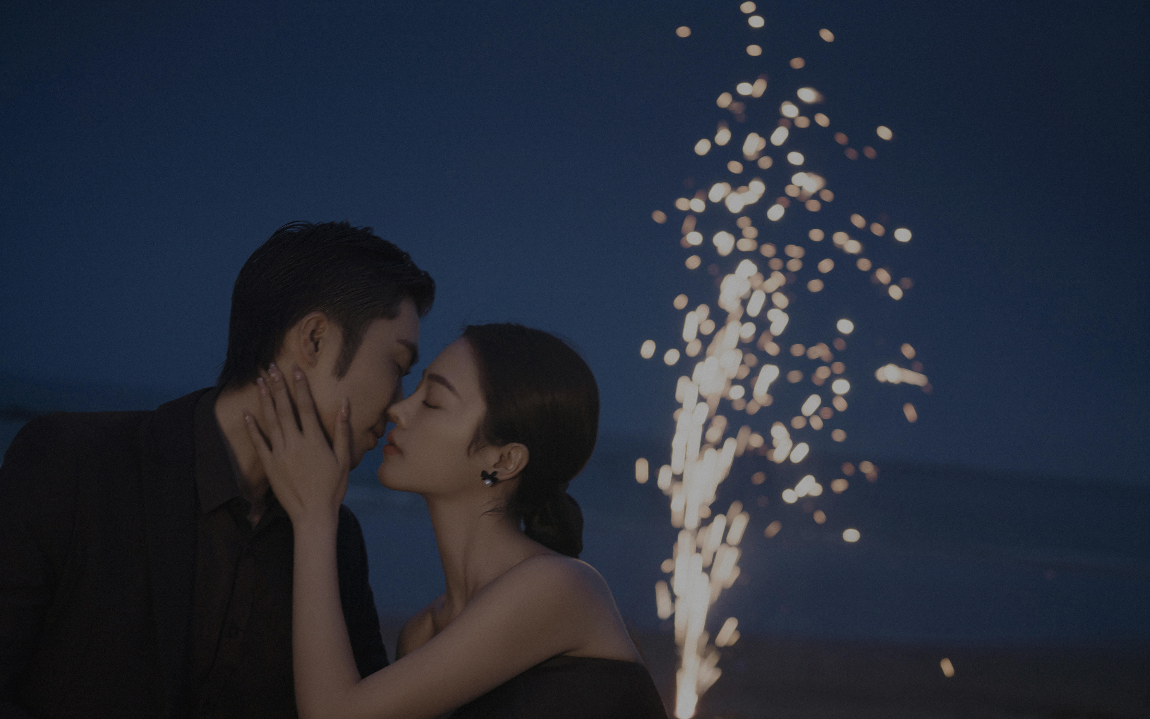 烟花短暂 我们永恒 浪漫夜景婚纱照