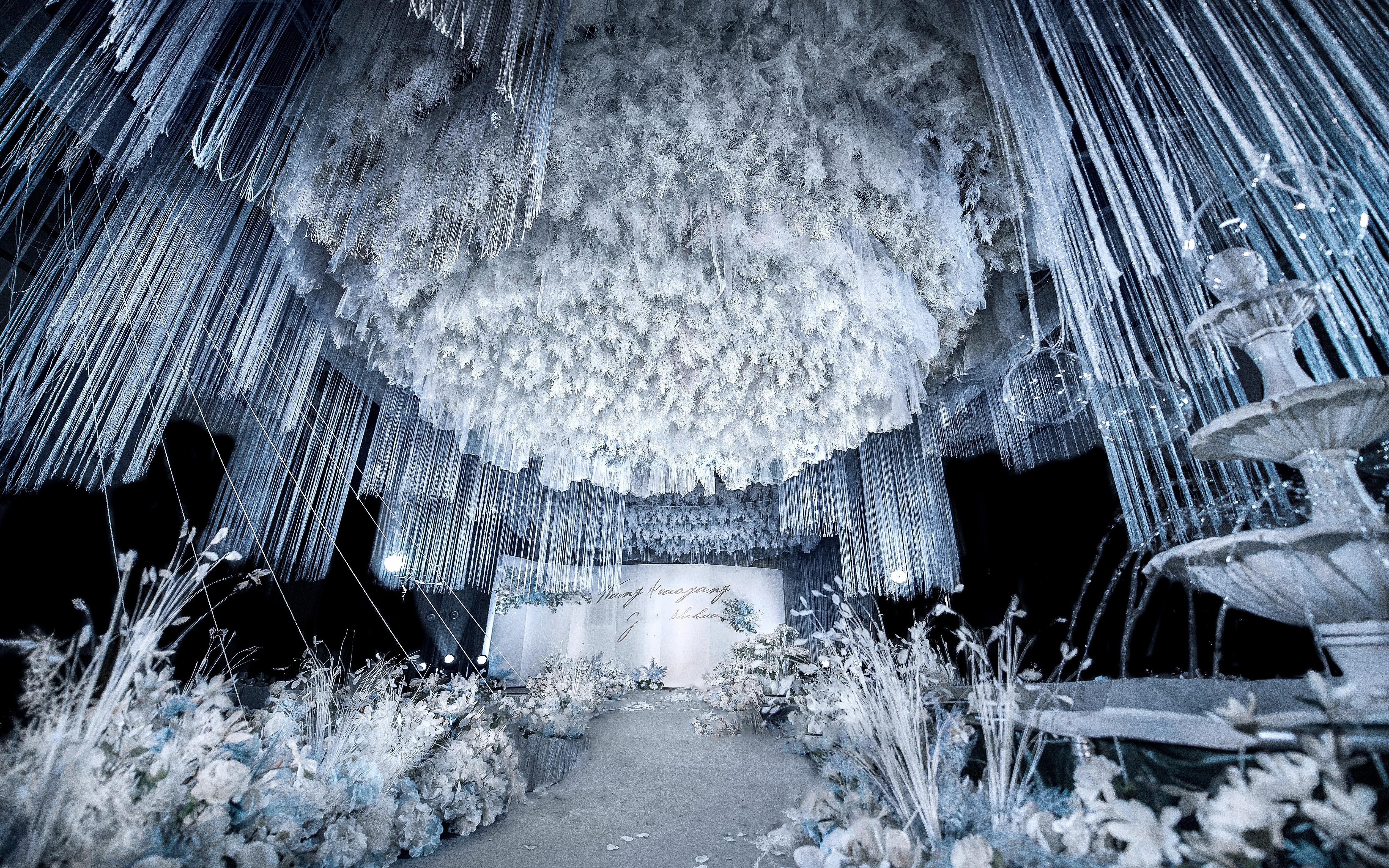 定制三亚室内豪华婚礼布置+四大金刚