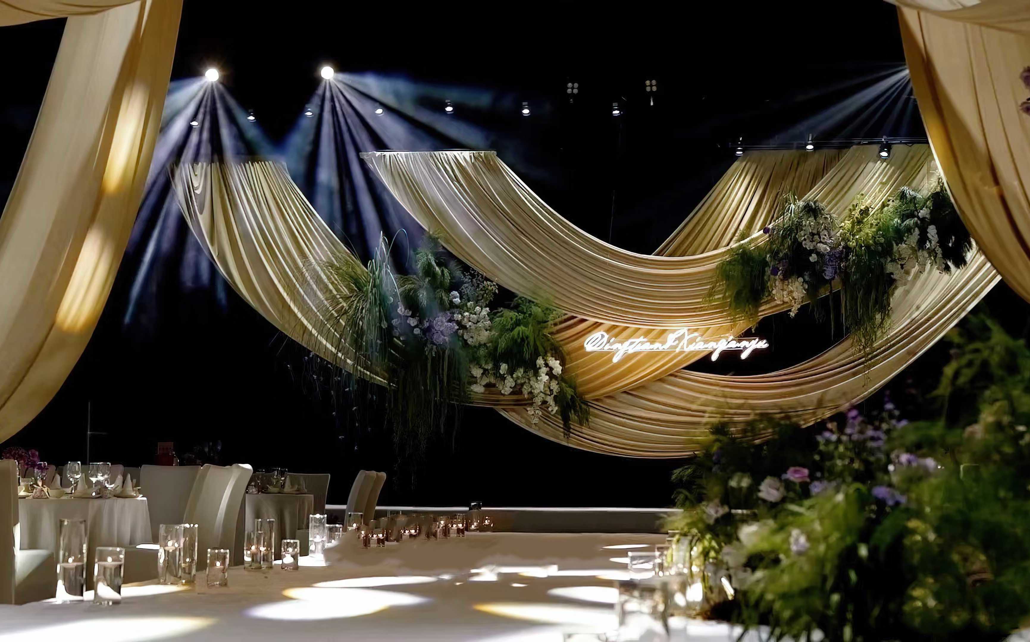 溫柔到骨子里的香檳色布幔婚禮高級(jí)感拉滿(mǎn)