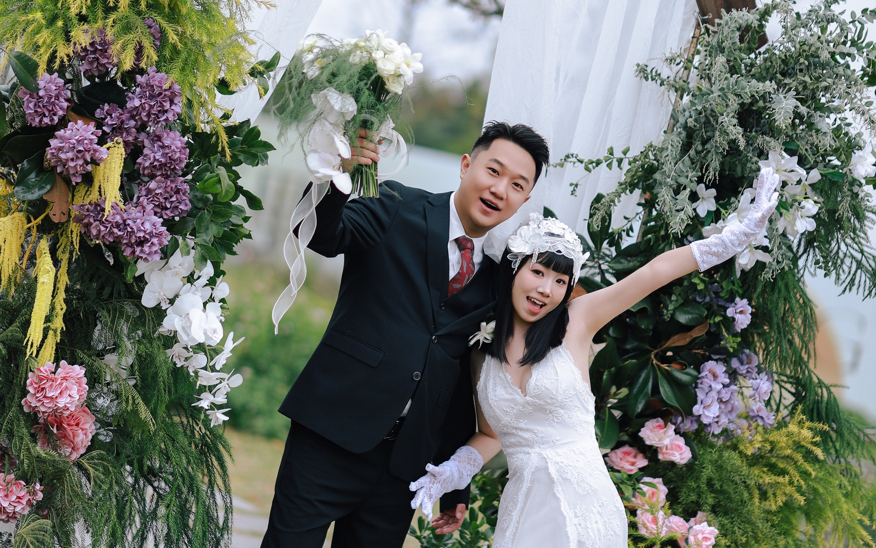 花園中的紫色浪漫，草坪婚禮的溫婉呈現(xiàn)