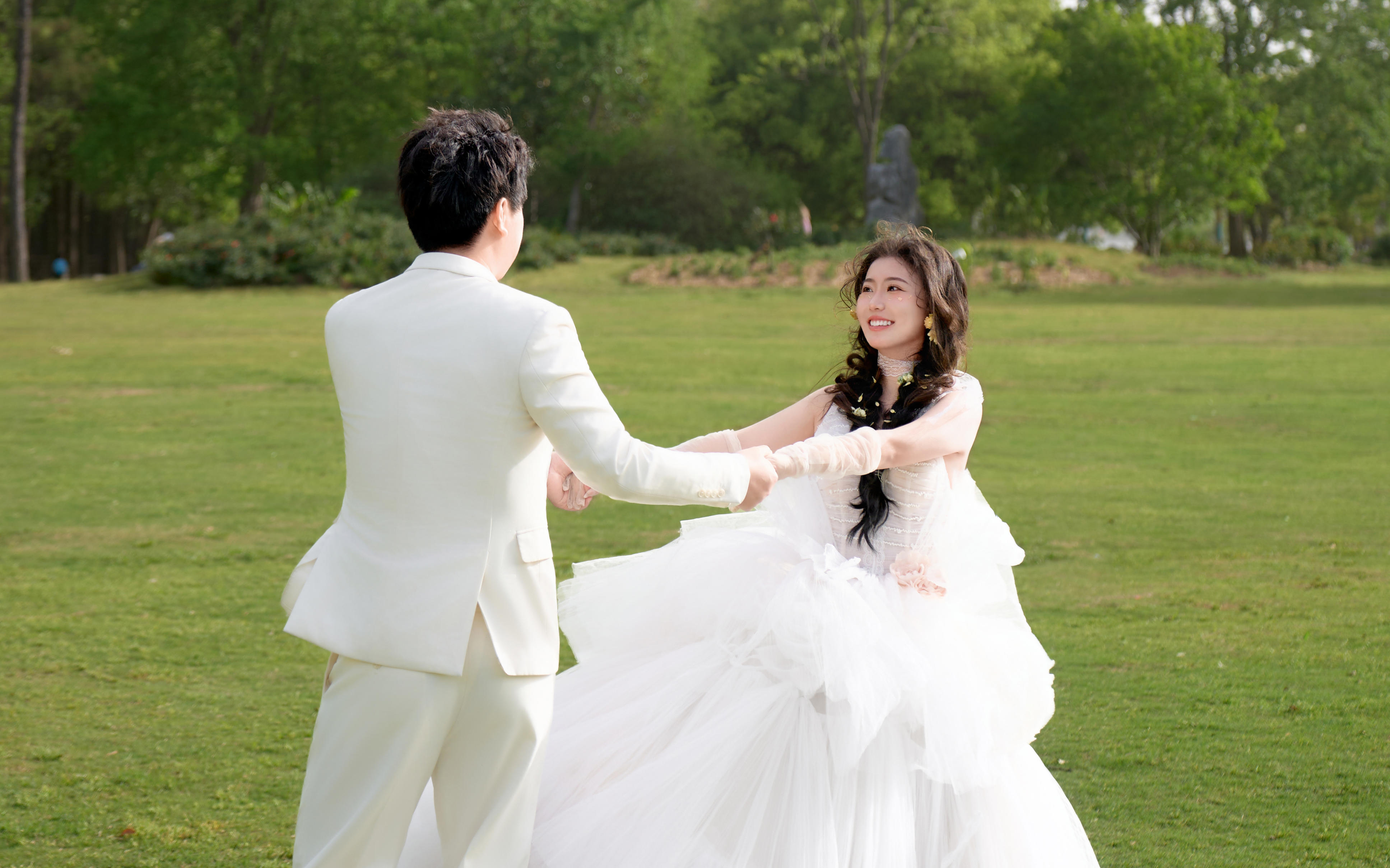 【客片欣赏】一眼沦陷🍃温柔又明媚的森系婚纱照