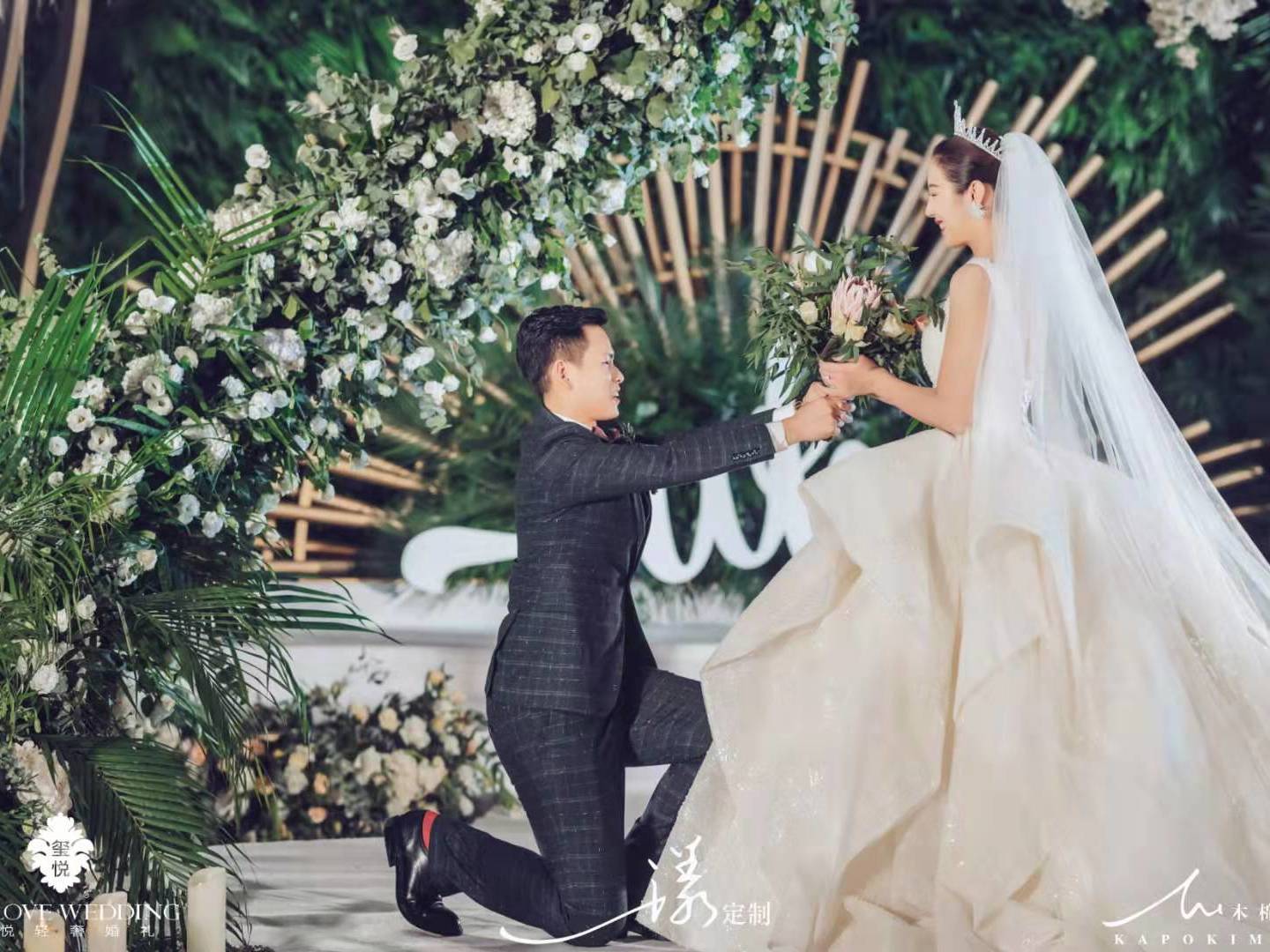 玺悦婚礼十年都不会过时香格里拉时尚大气白绿金婚礼