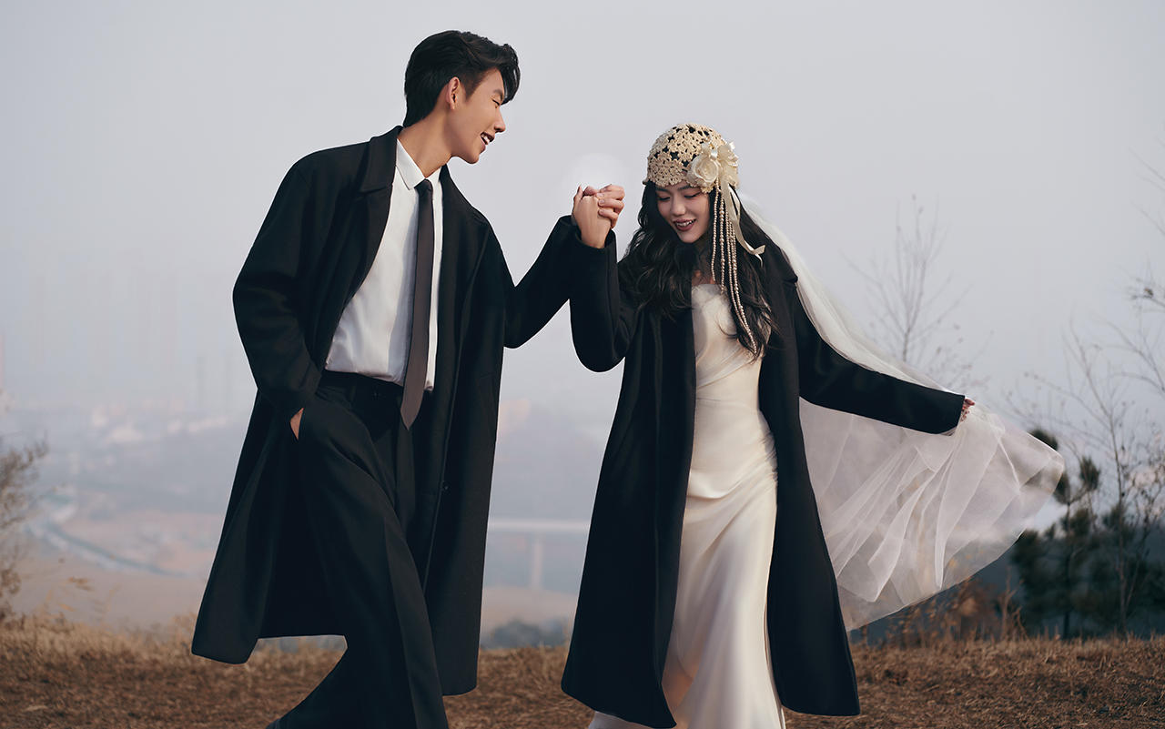 在山顶拍到了我的自由感婚纱照🎞放飞我们的爱💖