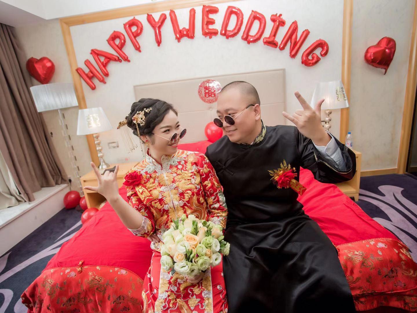 化妆师全天跟妆+一位伴娘妆+两个妈妈妆