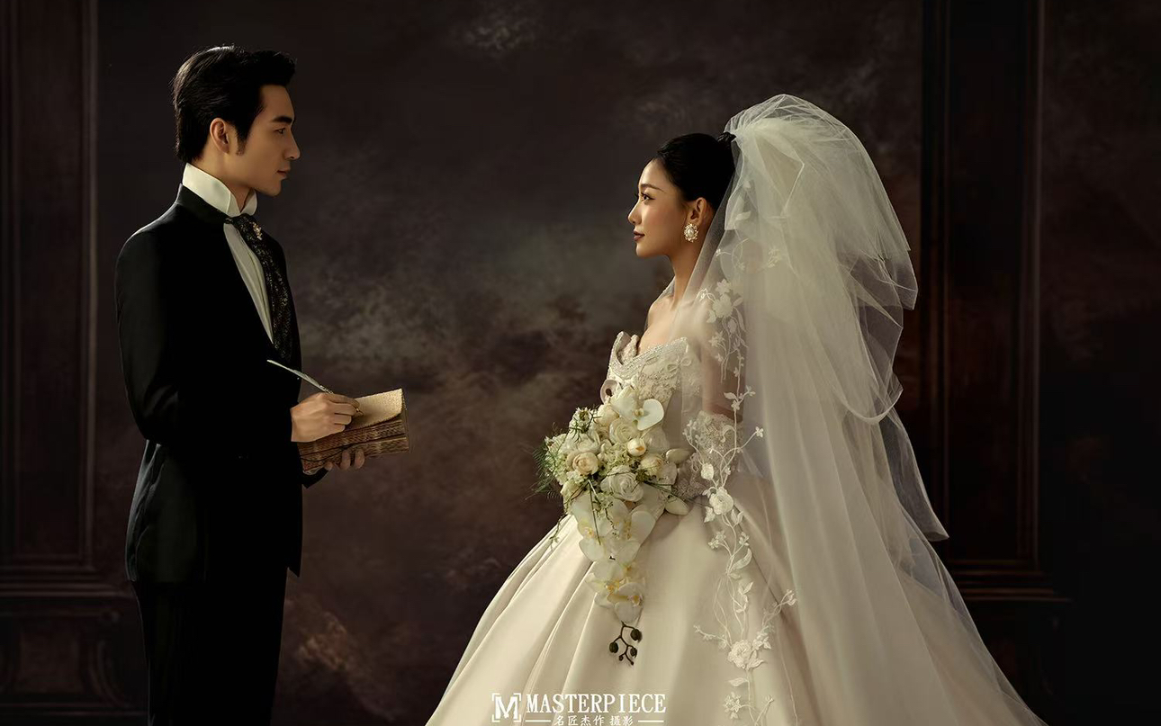 将油画《婚礼签字》拍成婚纱照💍