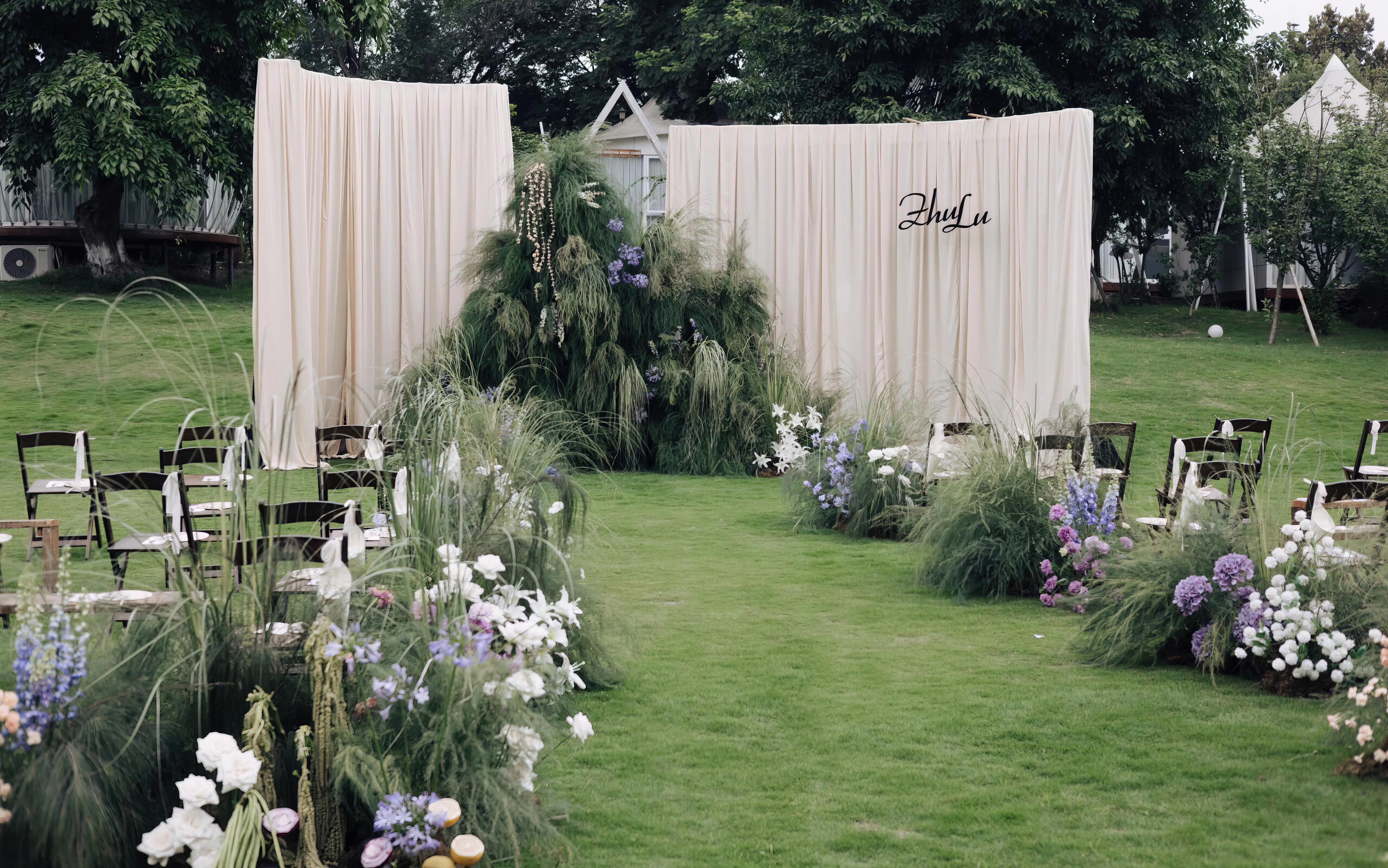 小預(yù)算野生感草坪婚禮