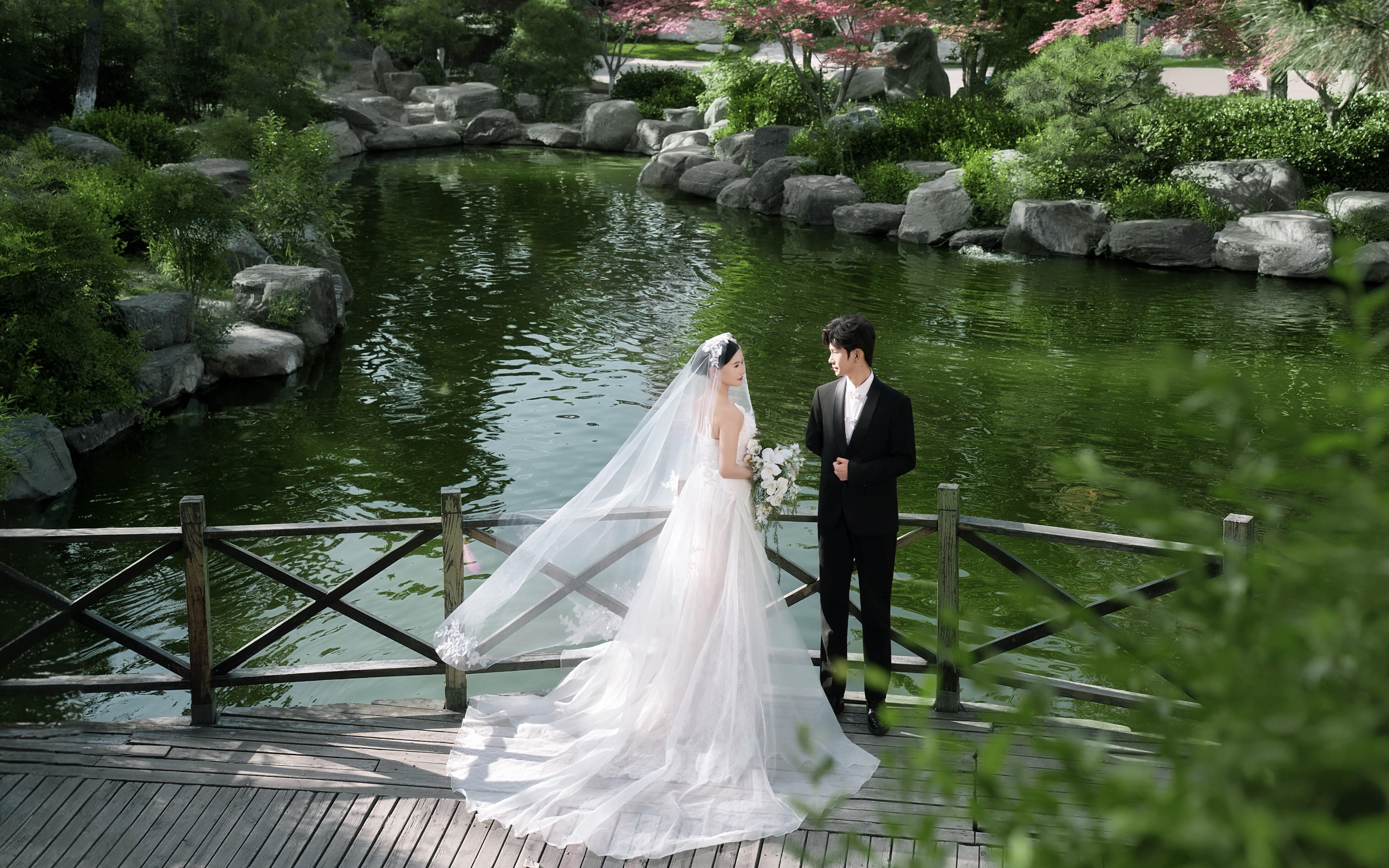 在西安唐苑的园林婚纱照