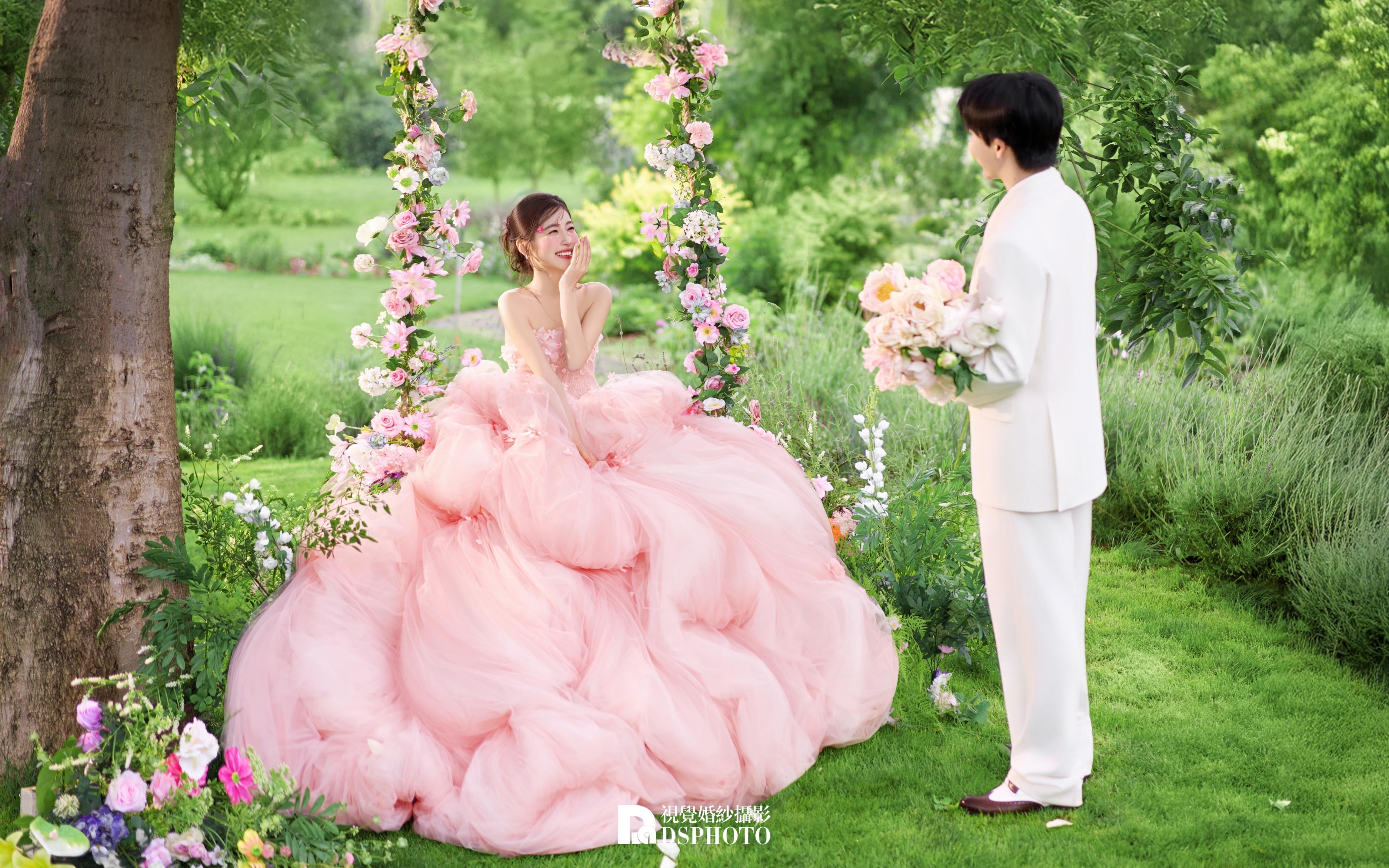 【D视觉摄影】在逃公主的森系花草坪婚纱照
