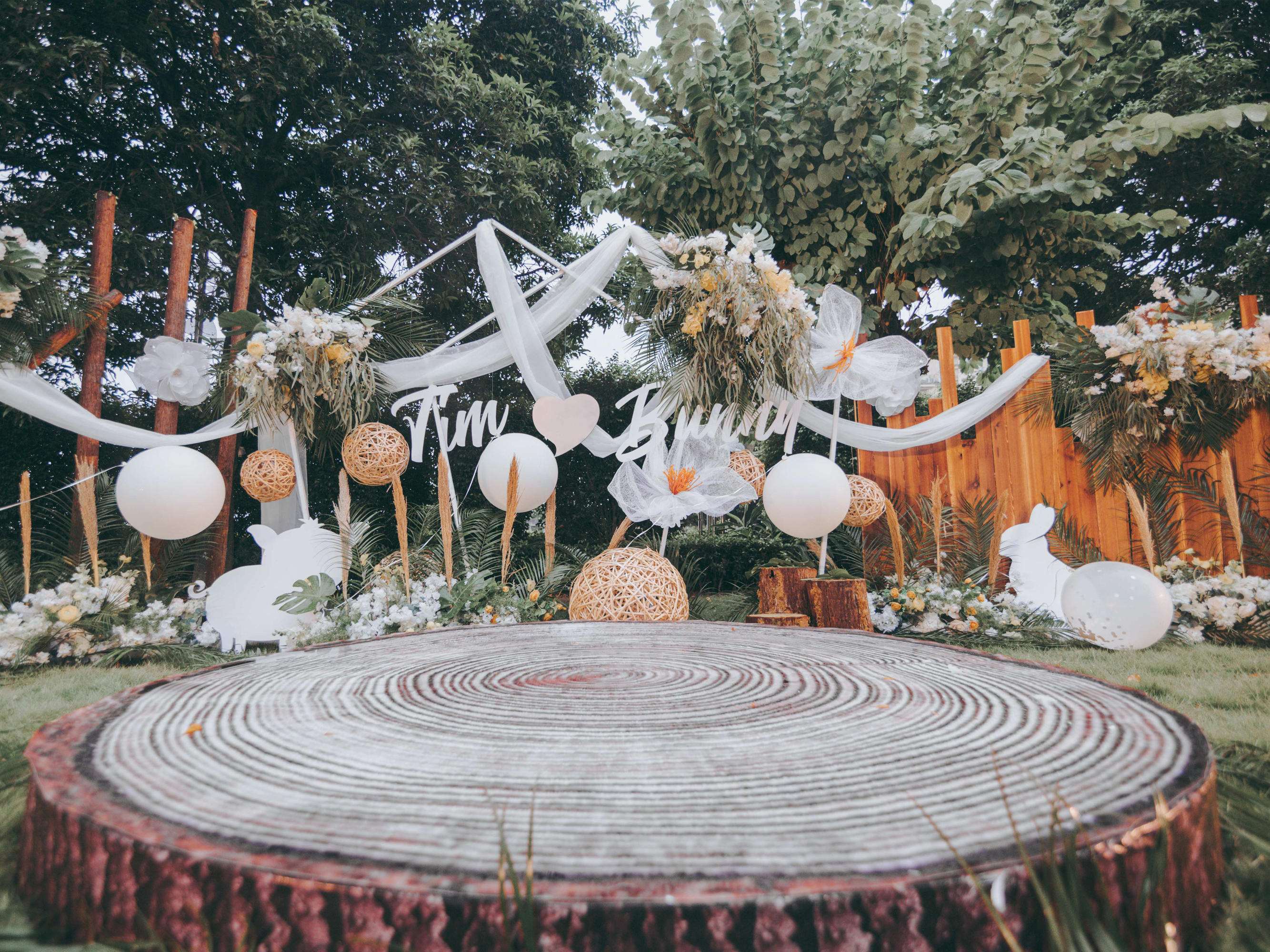 备受新人喜爱的草！坪！婚！礼！