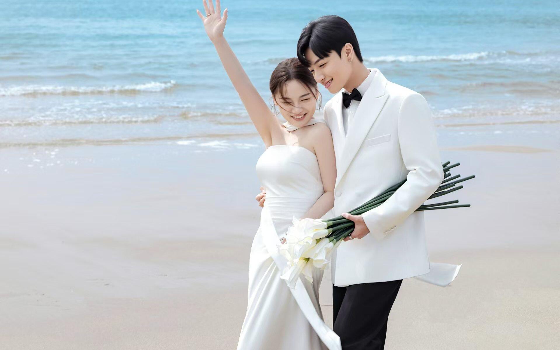 救命！這才是海邊婚紗照該有的松弛感??