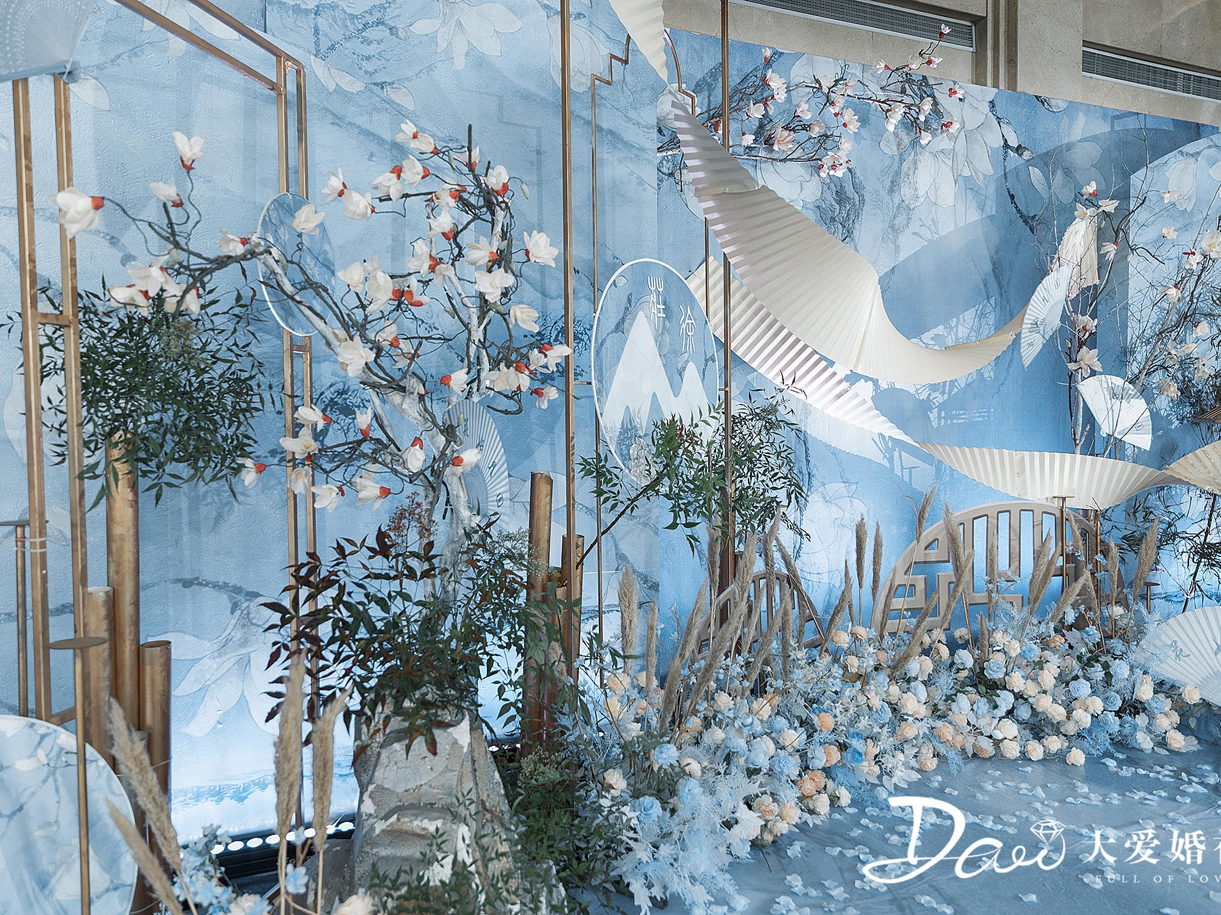  蓝色新中式浅木色基调 江南韵味