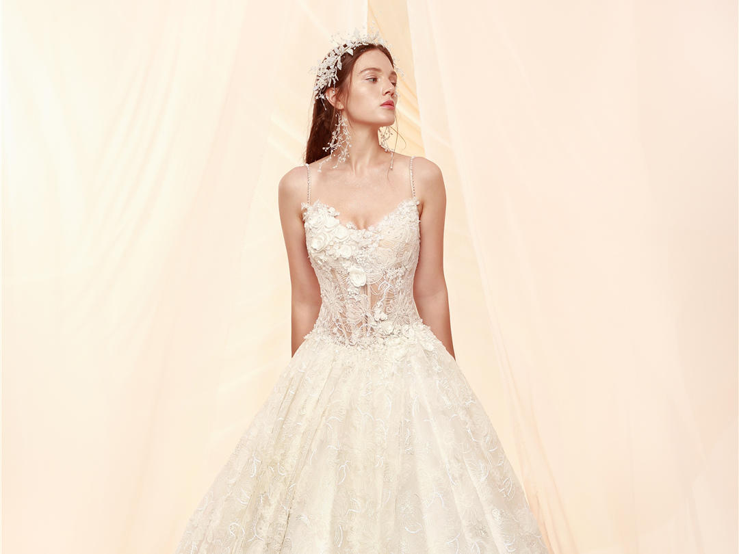 【明星同款】高定婚纱+首席跟妆+定制西服+伴娘服