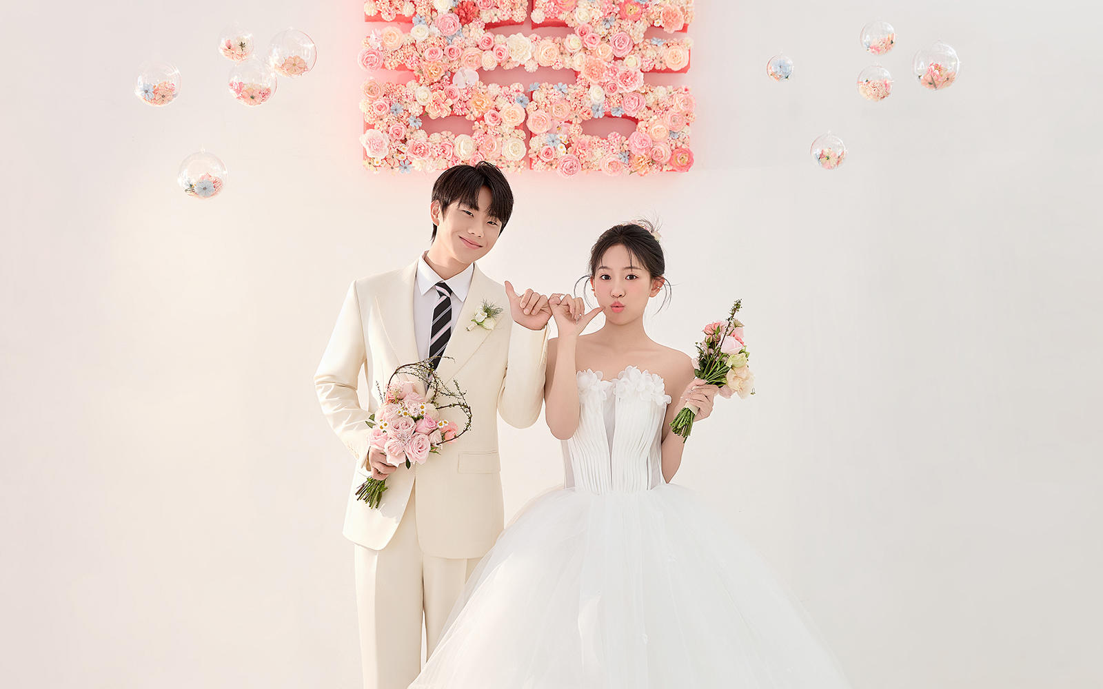 年輕人超愛(ài)的喜嫁婚紗照?俏皮甜美