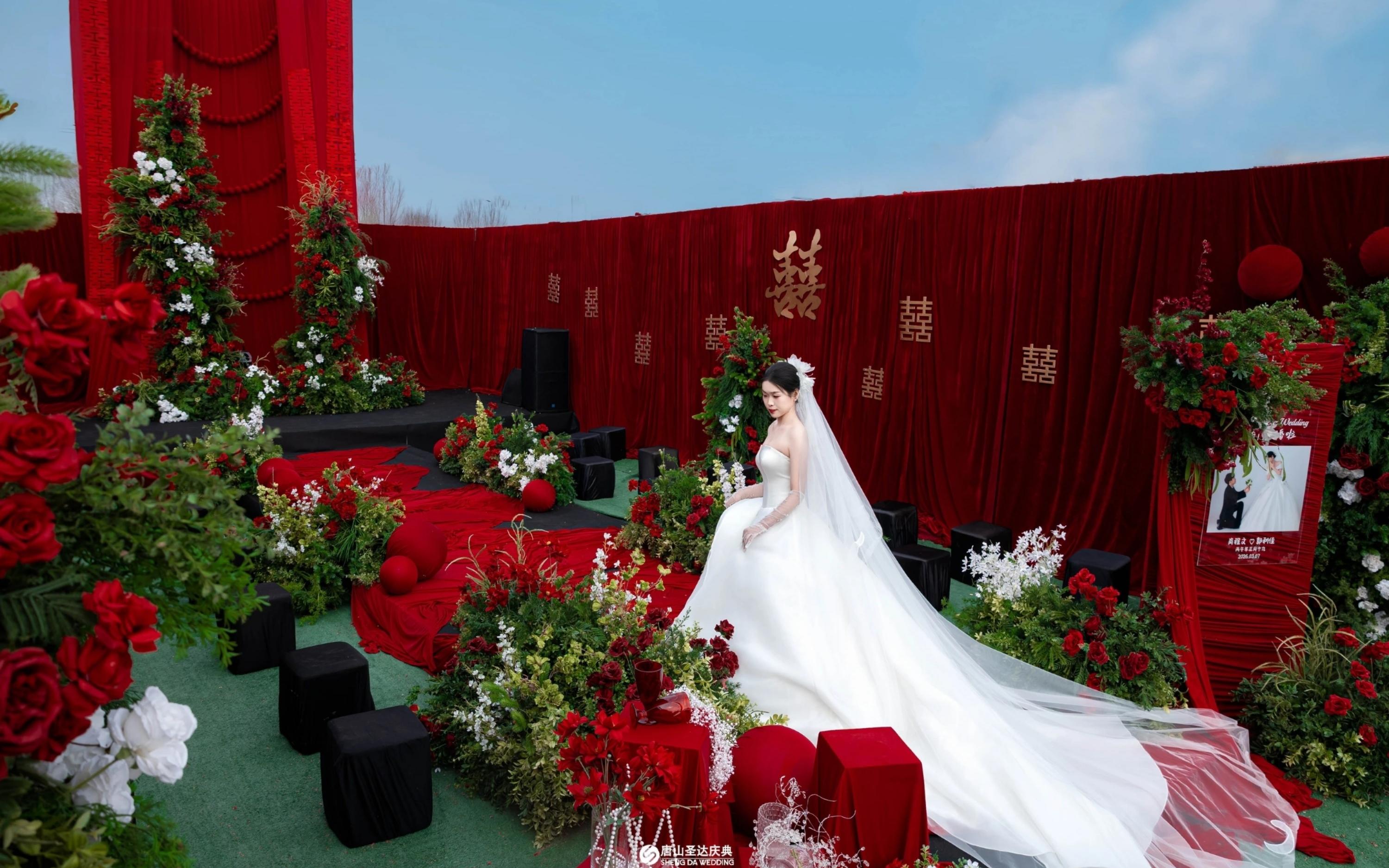 农村户外红色高背景婚礼