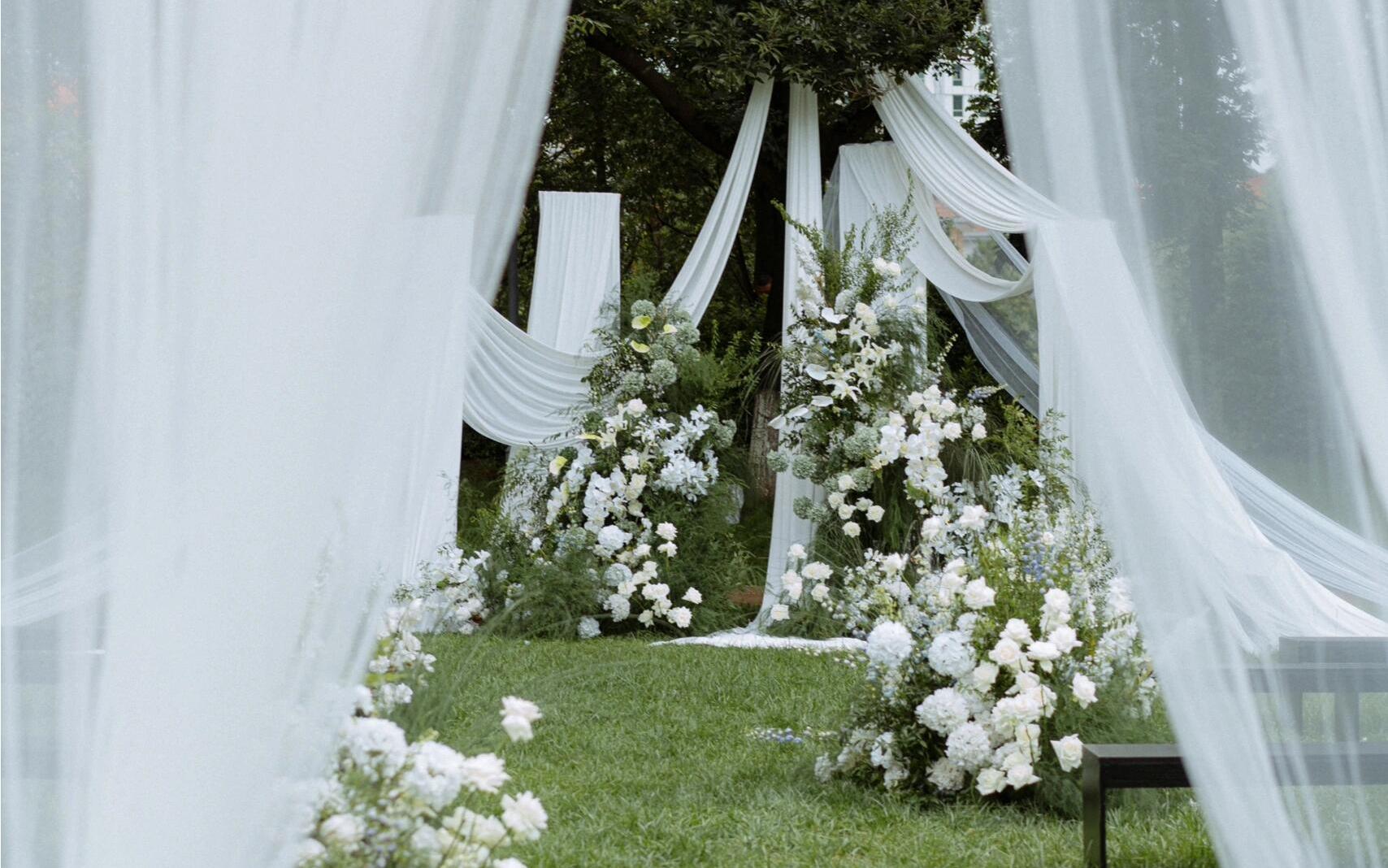 极简白绿森系 高级感户外婚礼