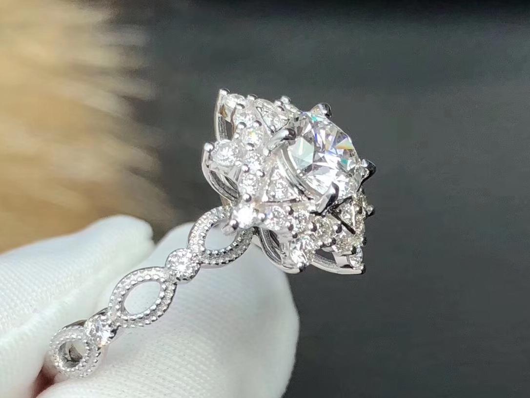 「时匠珠宝」钻戒 显钻系列 围镶雪花款