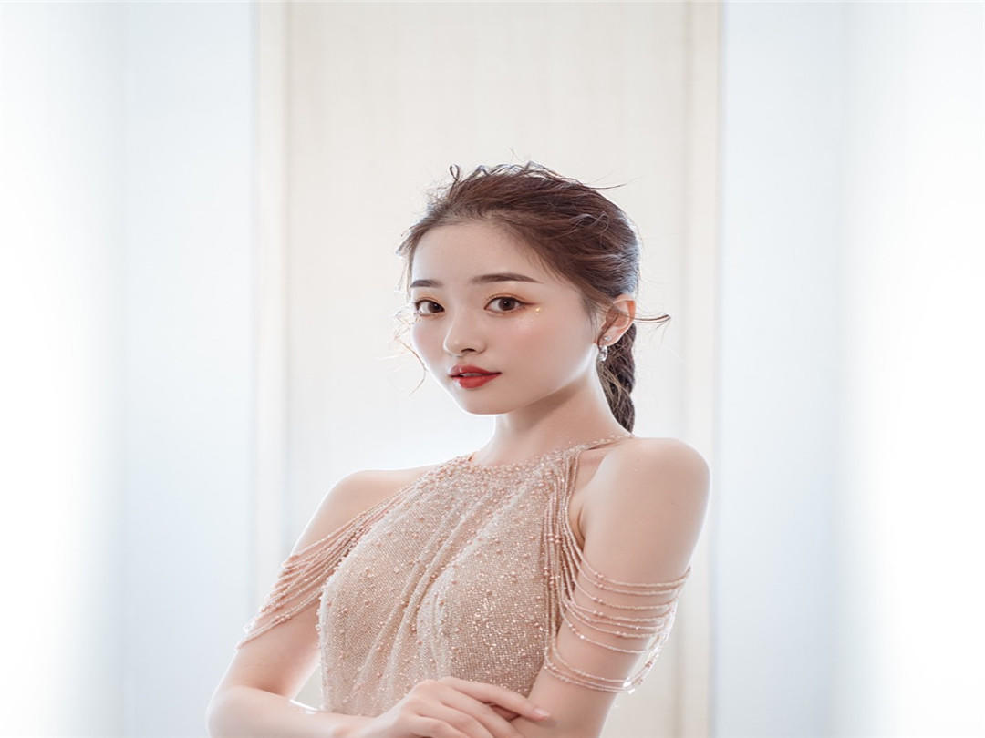 订婚礼服 礼服+化妆造型