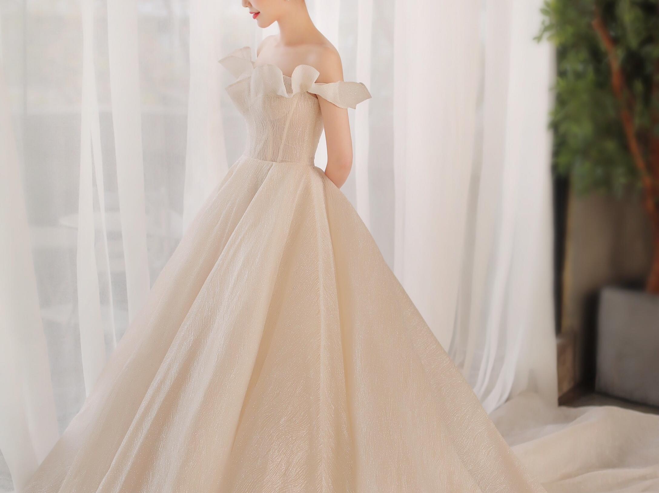 【限时优惠】一站式婚礼服务+跟妆套餐