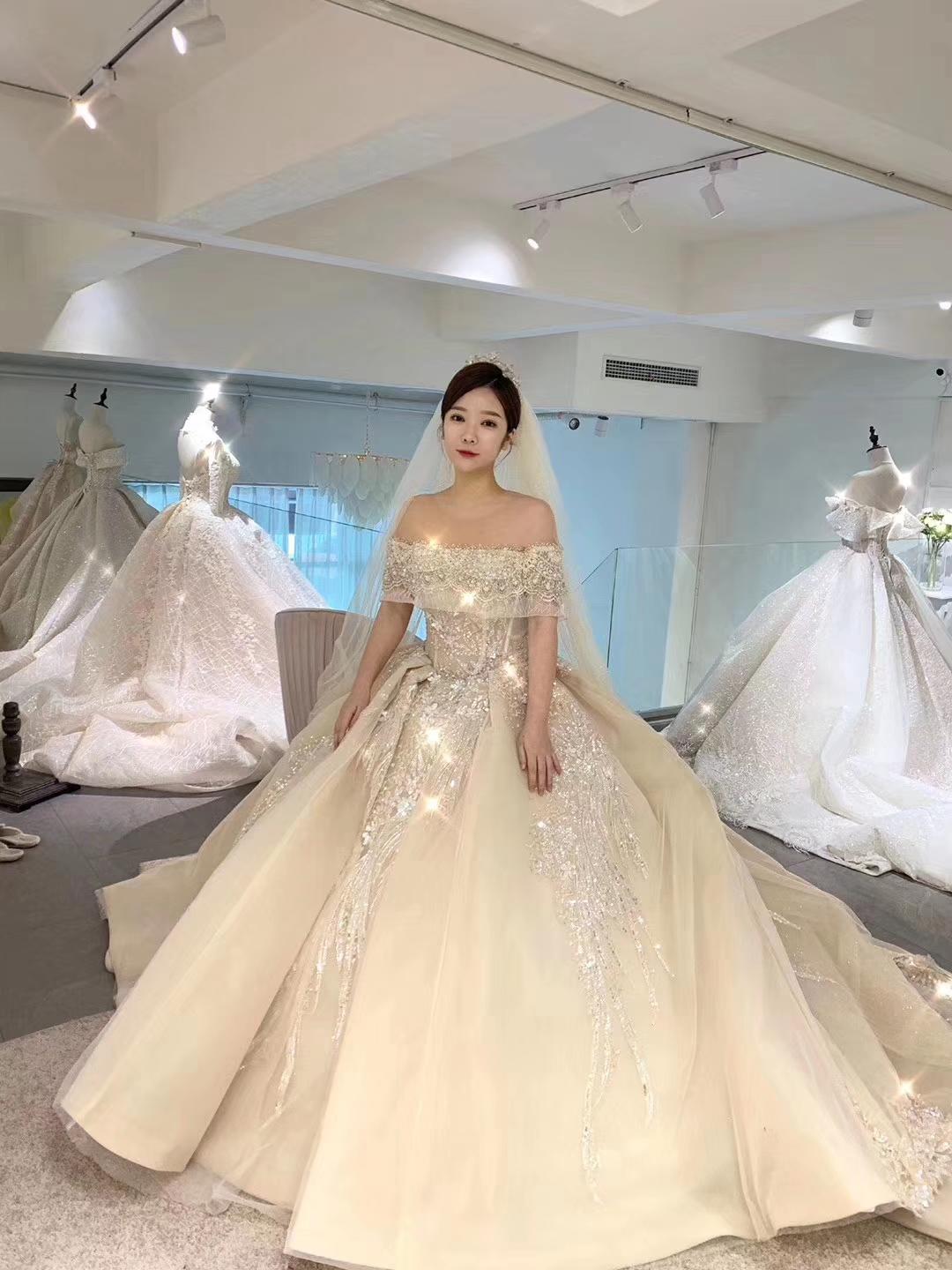 高端婚礼9件套+化妆师跟妆+妈妈婆婆妆