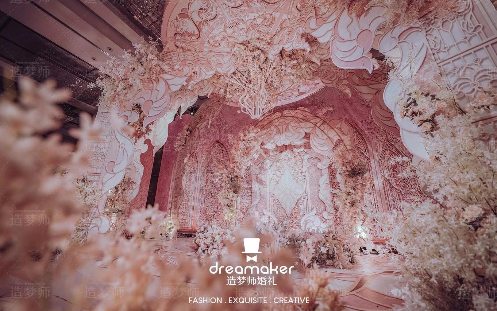Le vin rosé 玫瑰色的哥特式婚礼