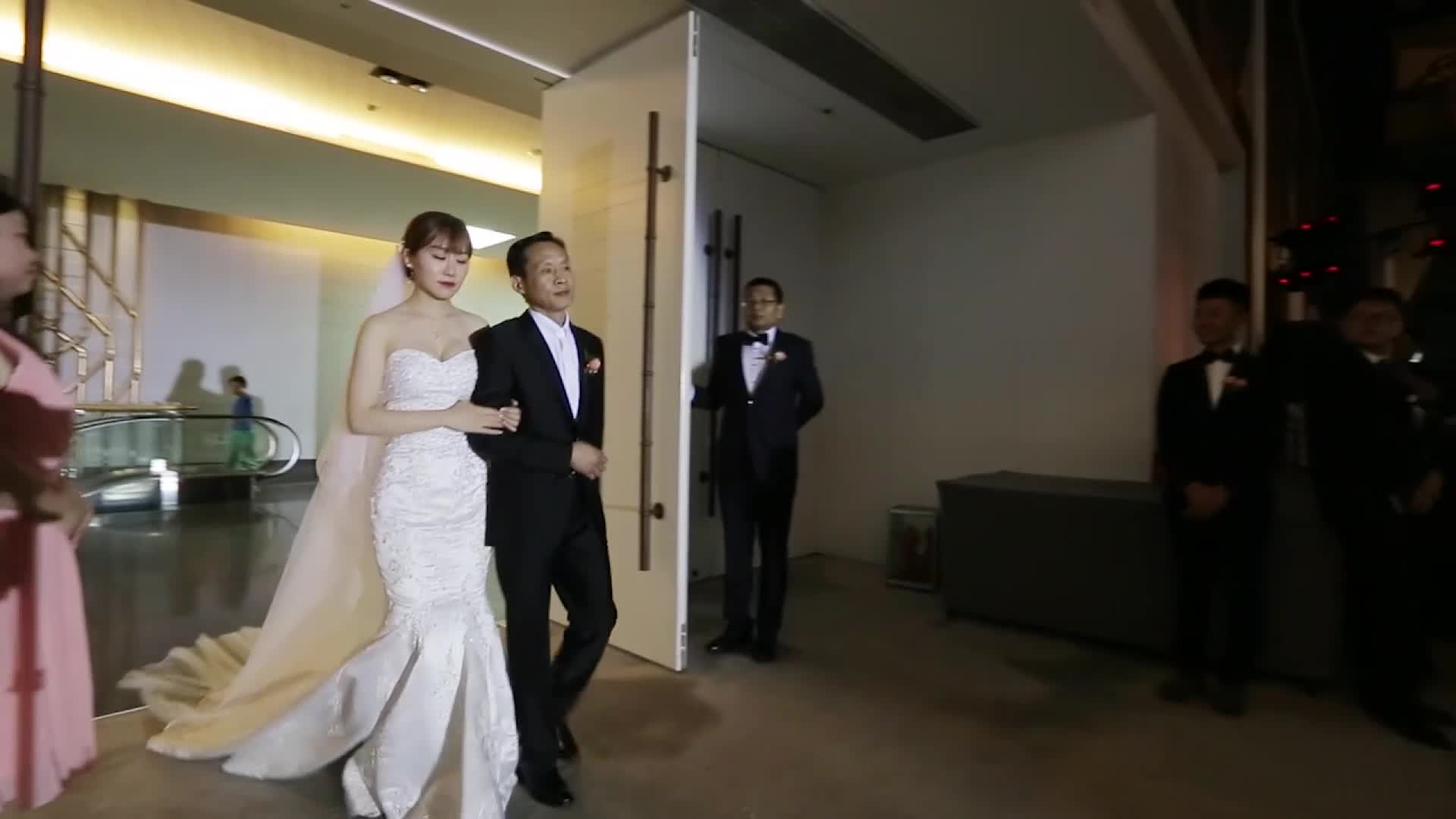 大气浪漫幽默+主持人张翔