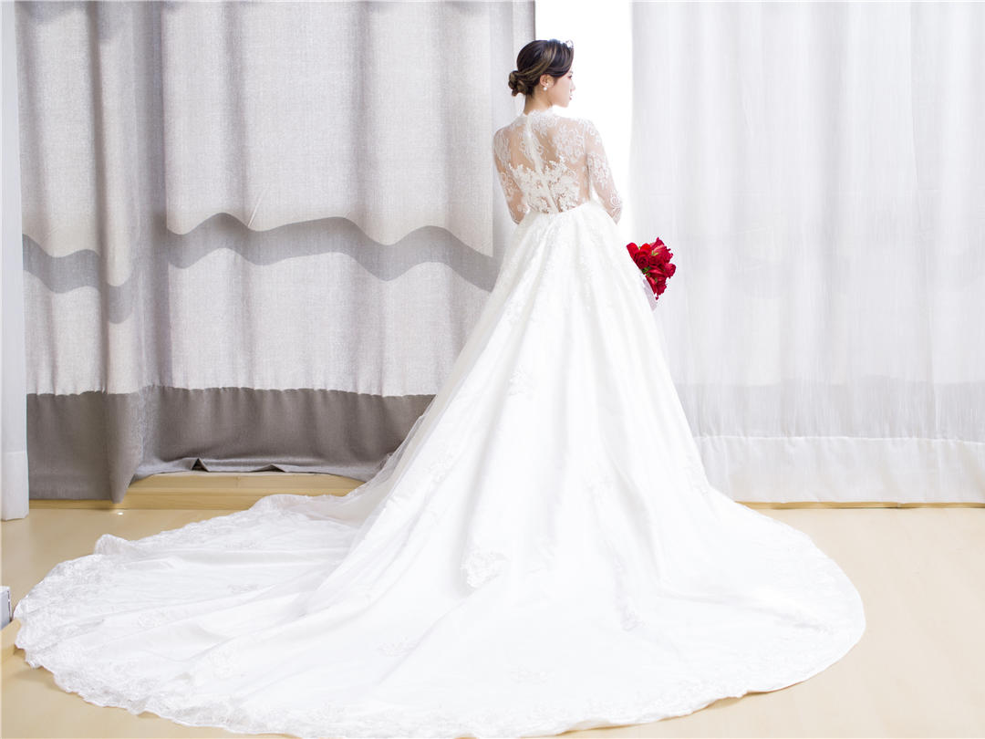 【缔尔】原创缎料婚纱系列