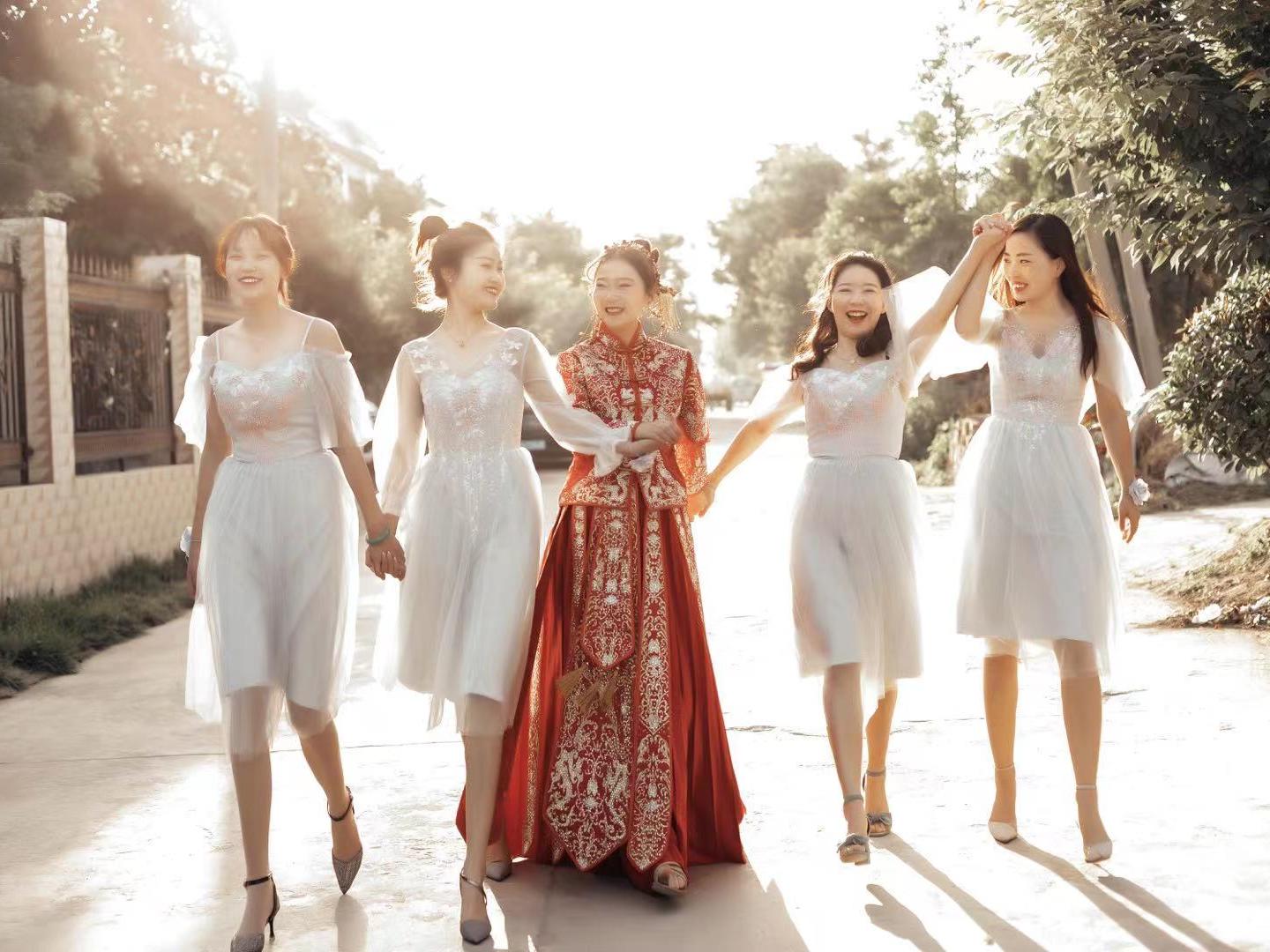 资深化妆师全程跟妆+1个妈妈妆