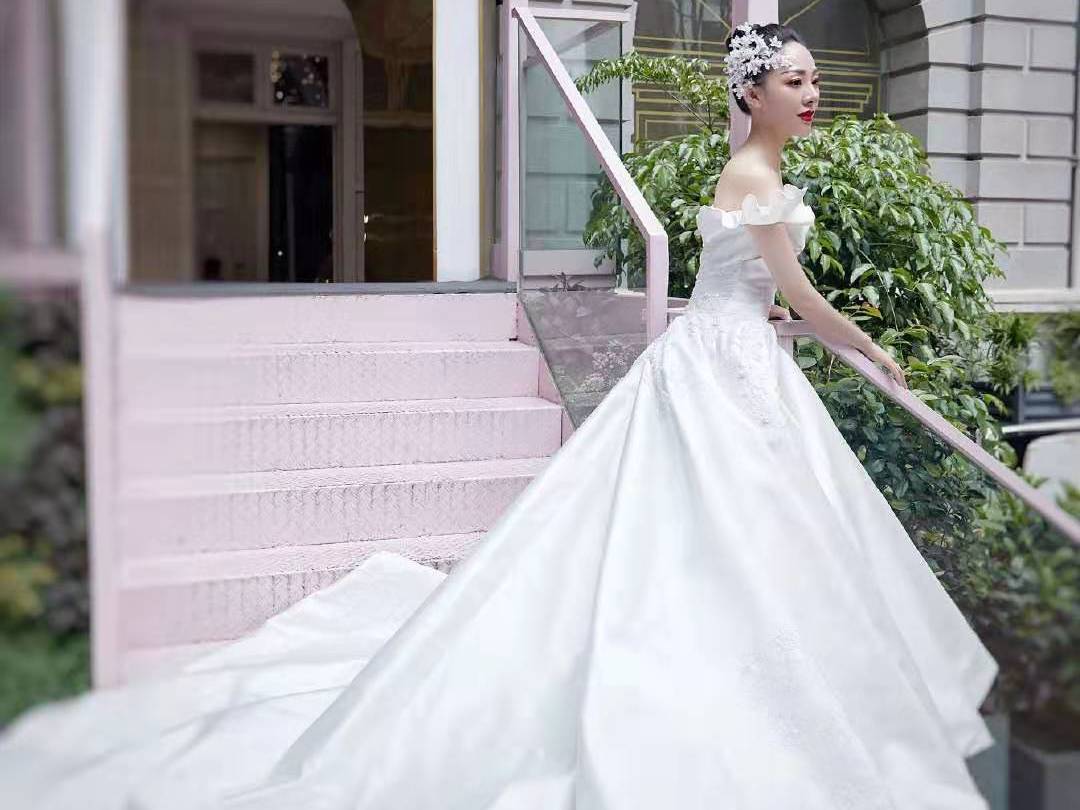 【瑞·恩总监老师跟妆】+六件套＋亲友妆！