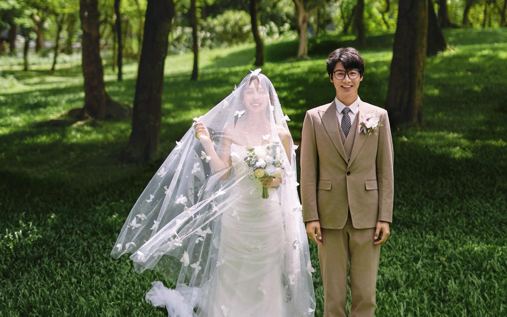 草坪森系系列客片欣賞！石家莊婚紗照推薦商家