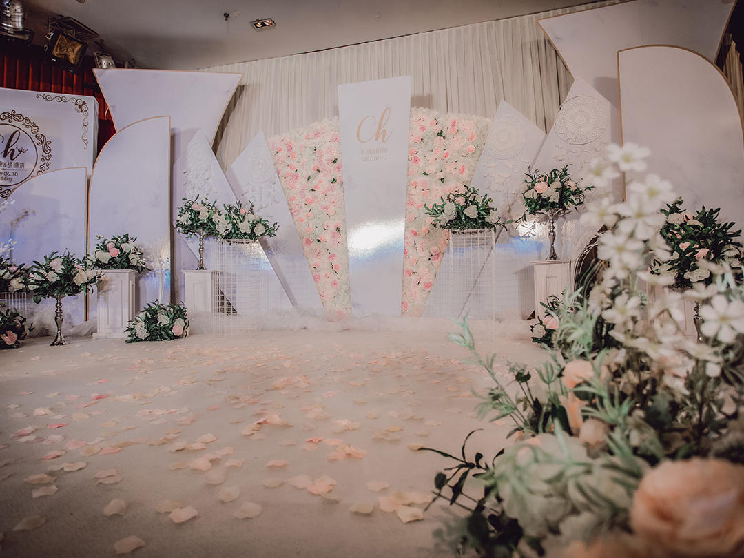 四大全包送婚纱送地爆球花艺梦幻主题《静待花开》