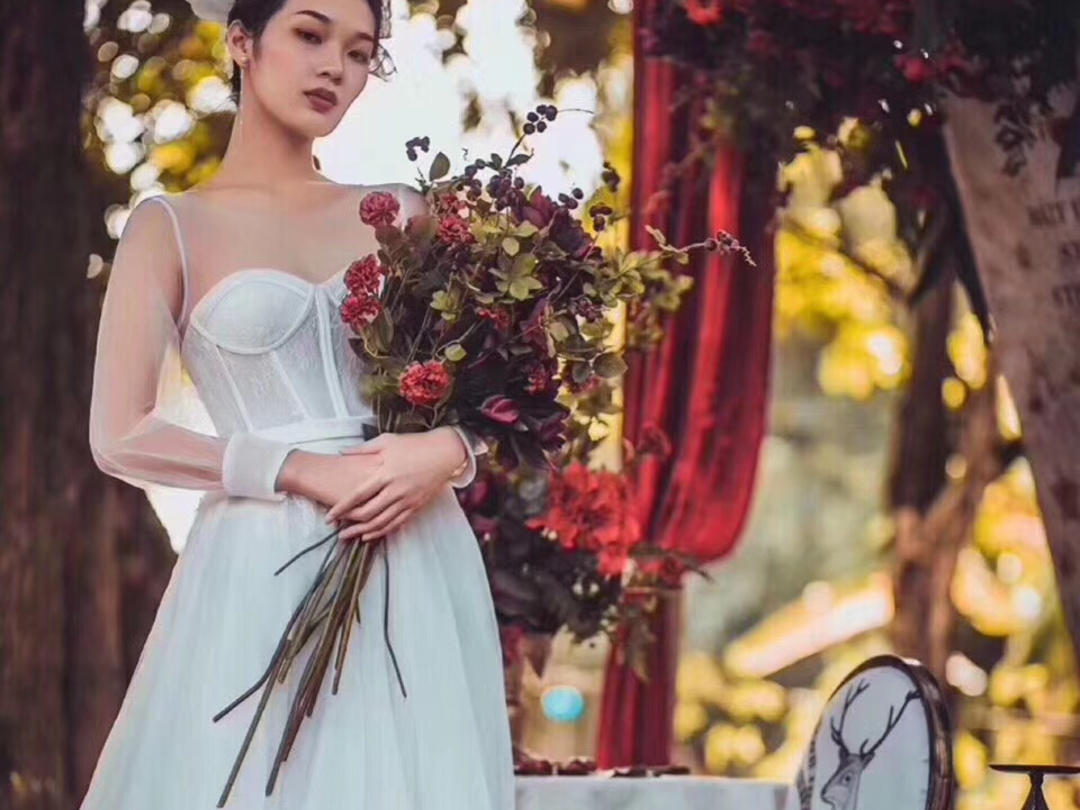 【洛维思婚纱】伴娘服加高级化妆师全天跟妆