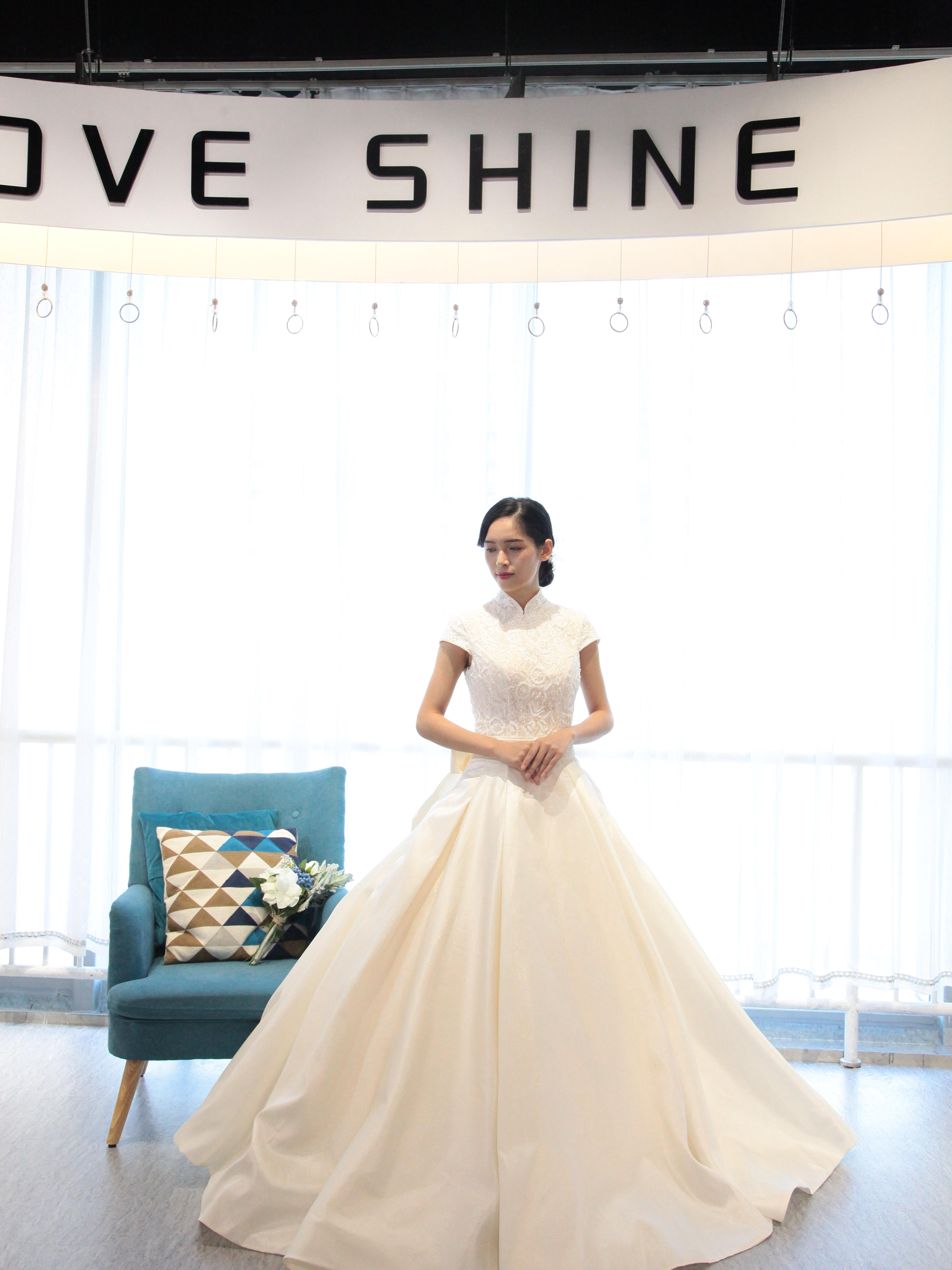 L S 2020新款 高端 齐地婚纱 出门纱