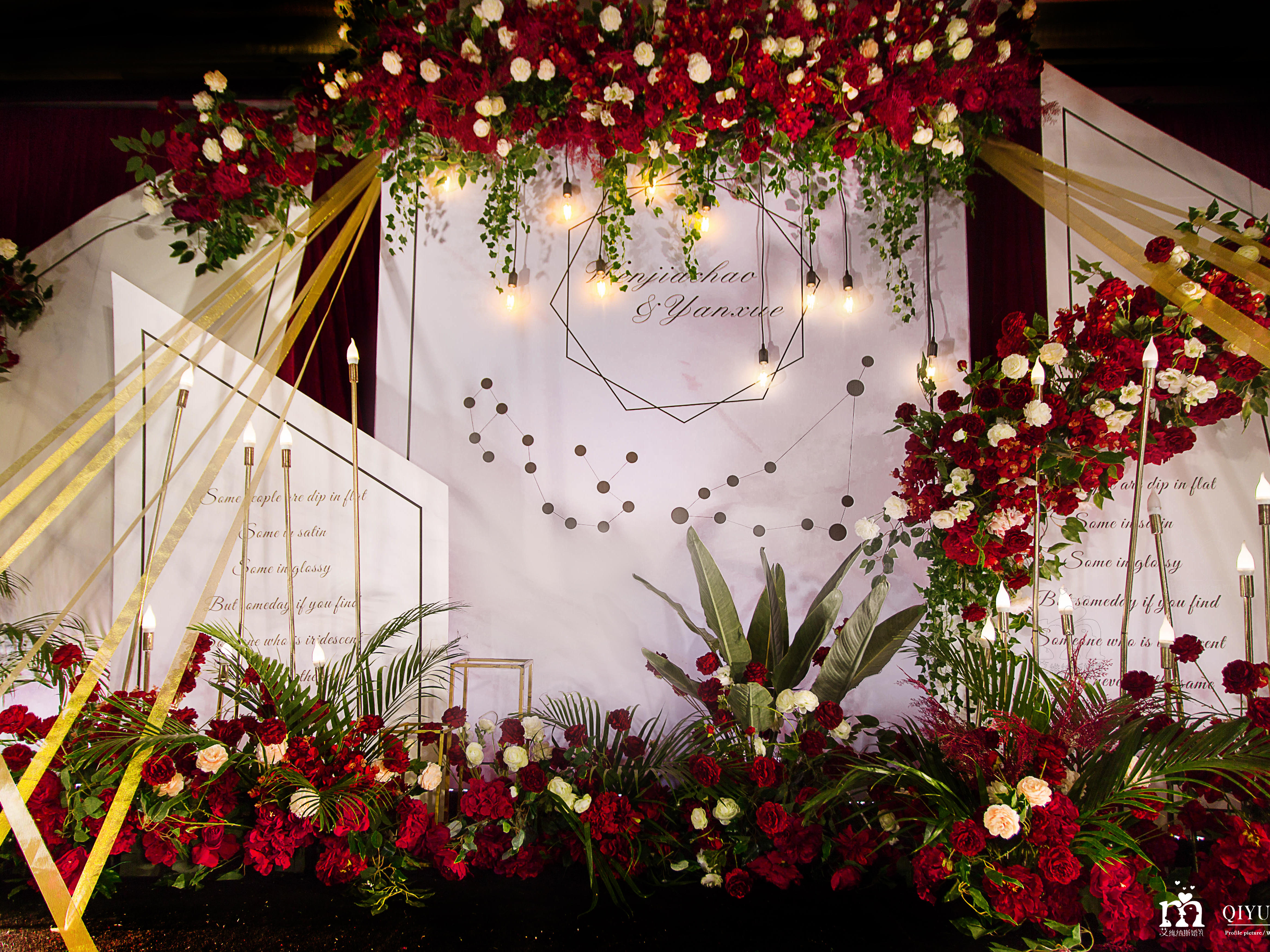 红与白的反差，加入黑的冲击，时尚，跳跃。