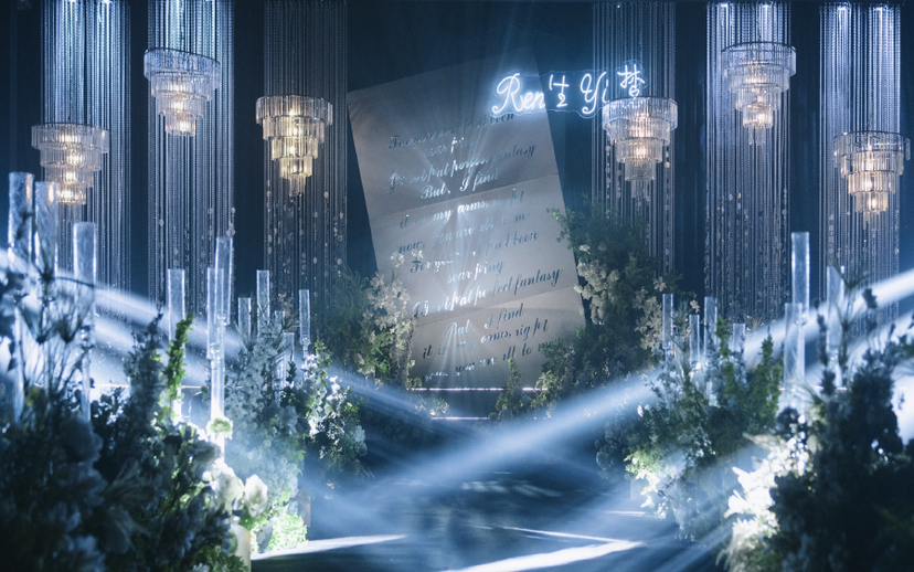 光影交织，演绎浪漫婚礼氛围