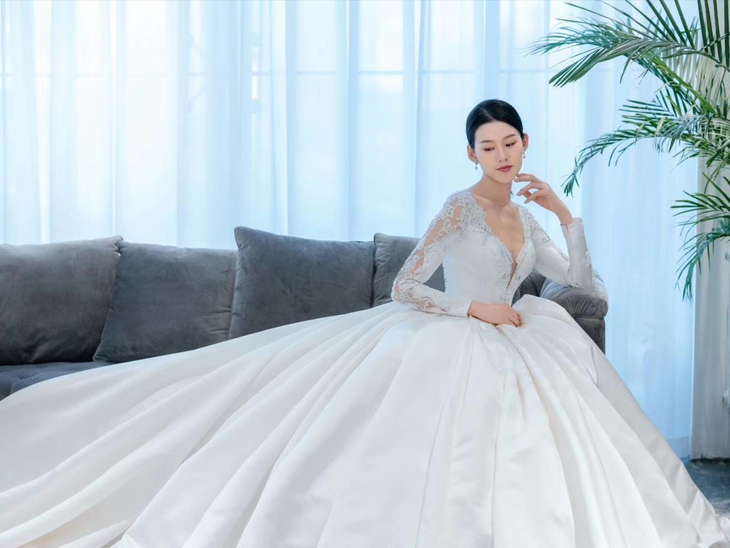 JOY新娘——特惠抢定婚纱三件套