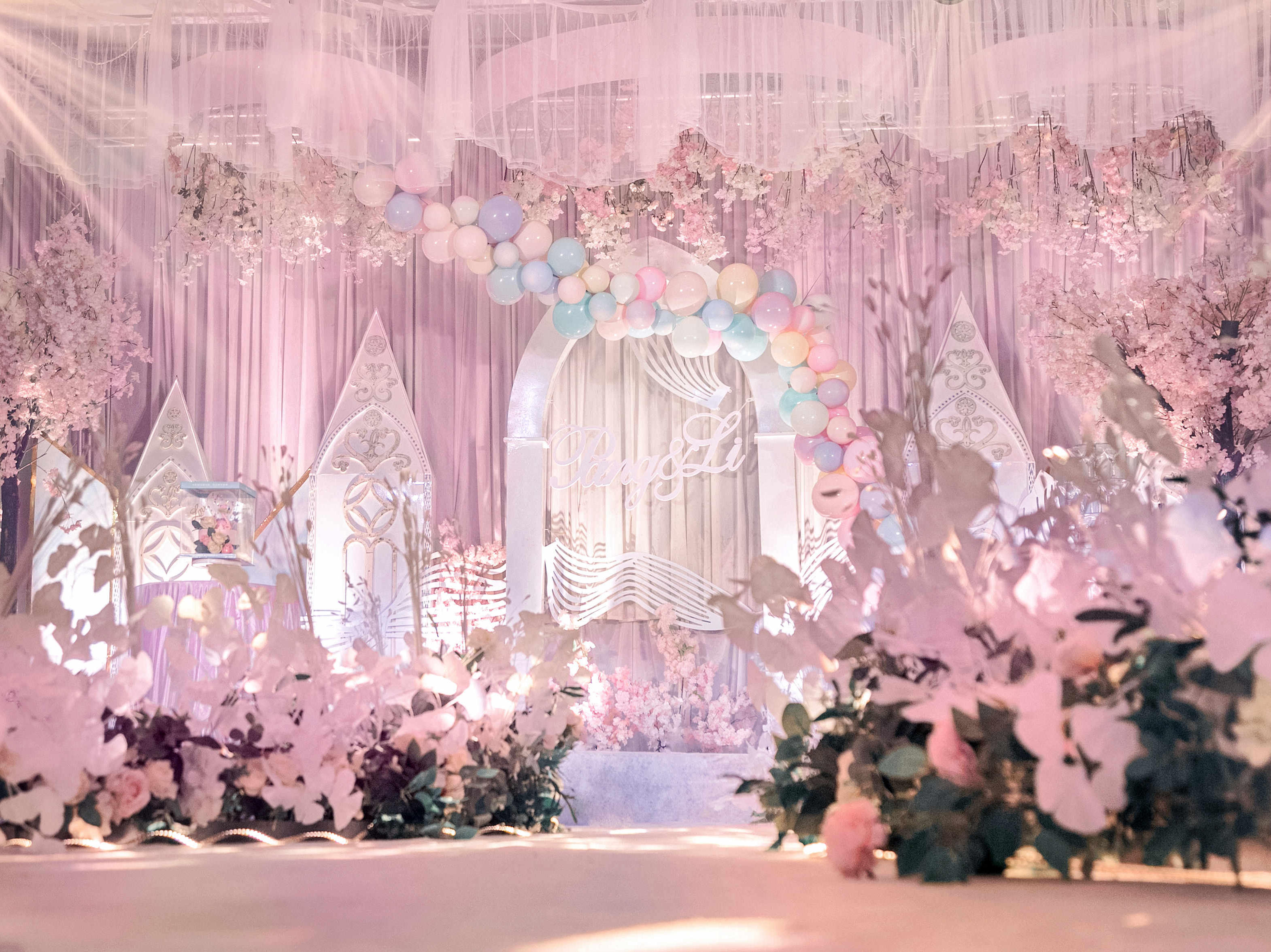 【梦幻城堡甜粉婚礼】甜美了我的少女心，热卖中